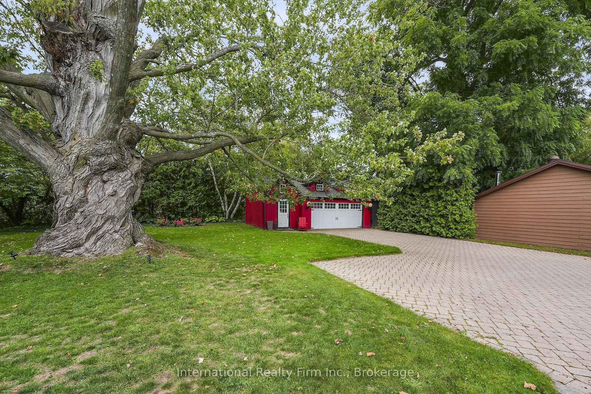 3289 Saint Paul Avenue