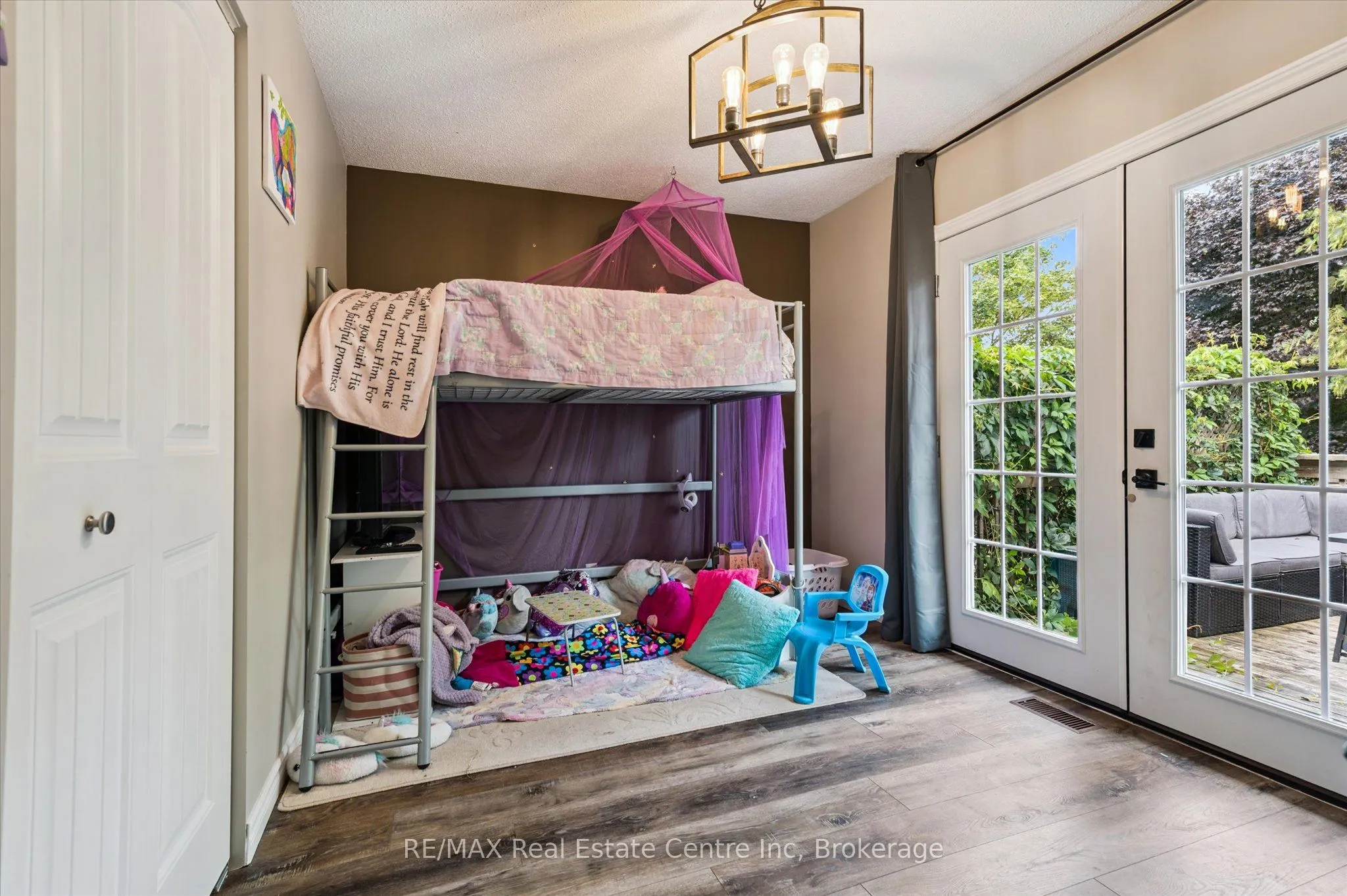 7 Eastview Drive
