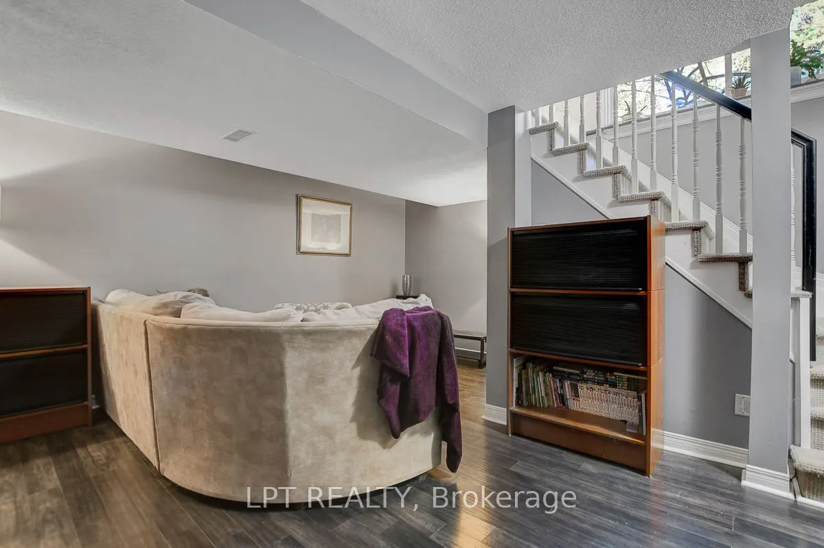 204 Forestglade Crescent