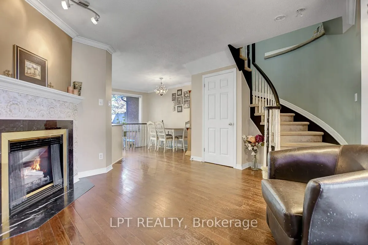 204 Forestglade Crescent