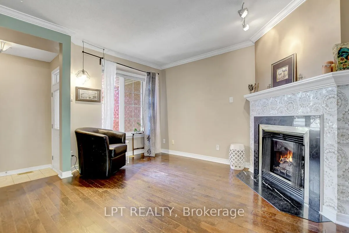 204 Forestglade Crescent