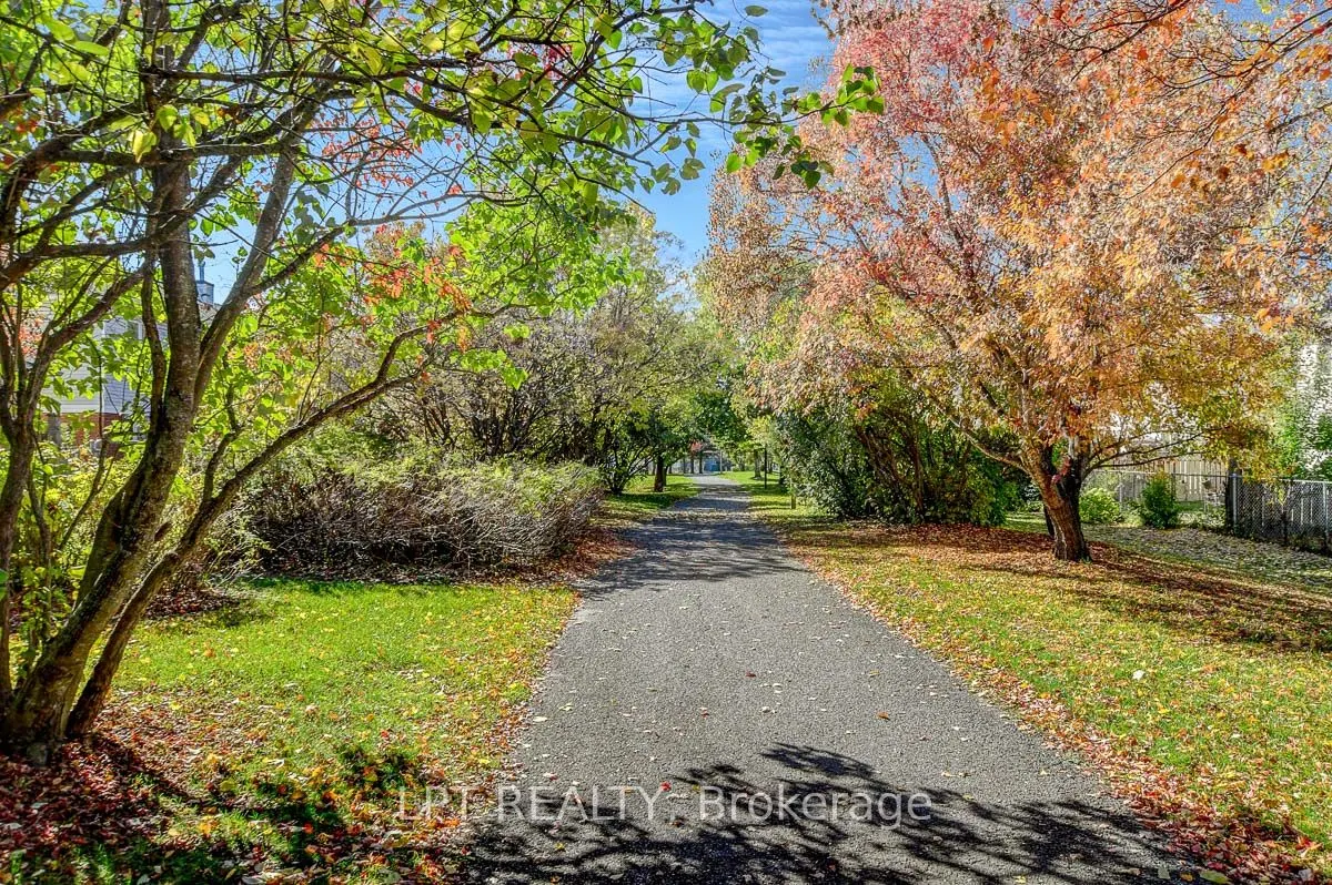204 Forestglade Crescent