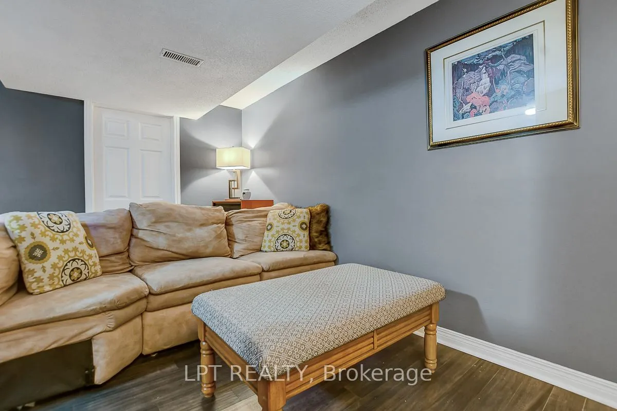 204 Forestglade Crescent