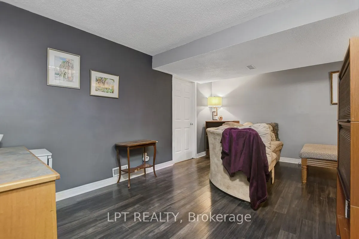 204 Forestglade Crescent