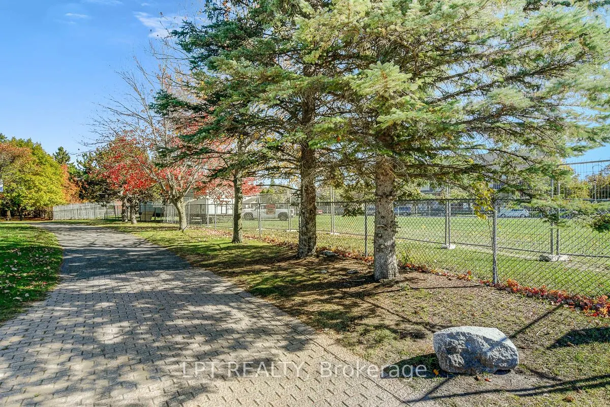 204 Forestglade Crescent