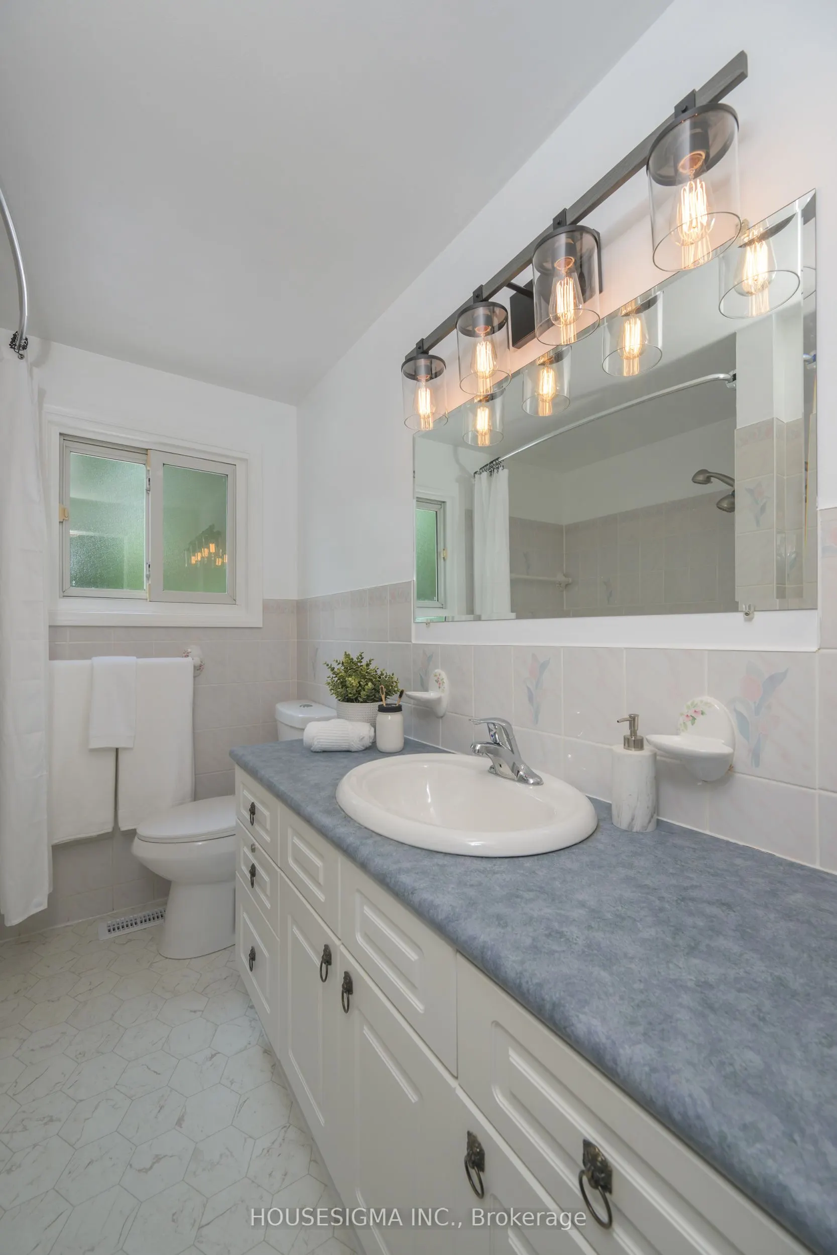 47 Scotchpine Crescent