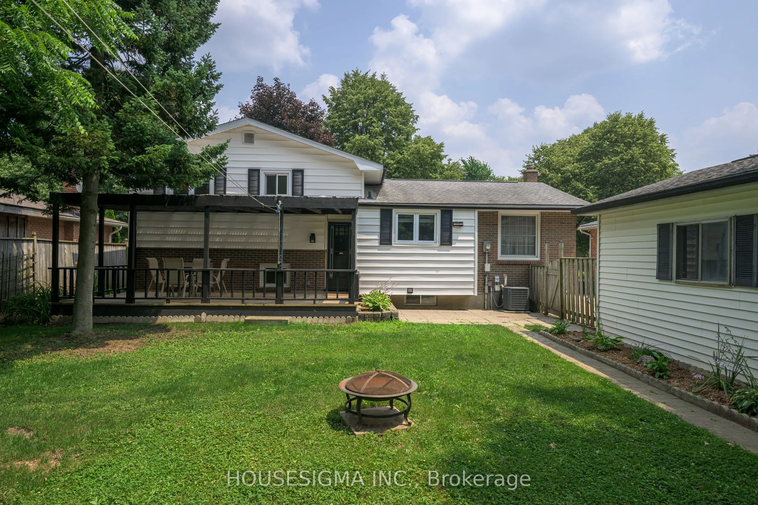 47 Scotchpine Crescent