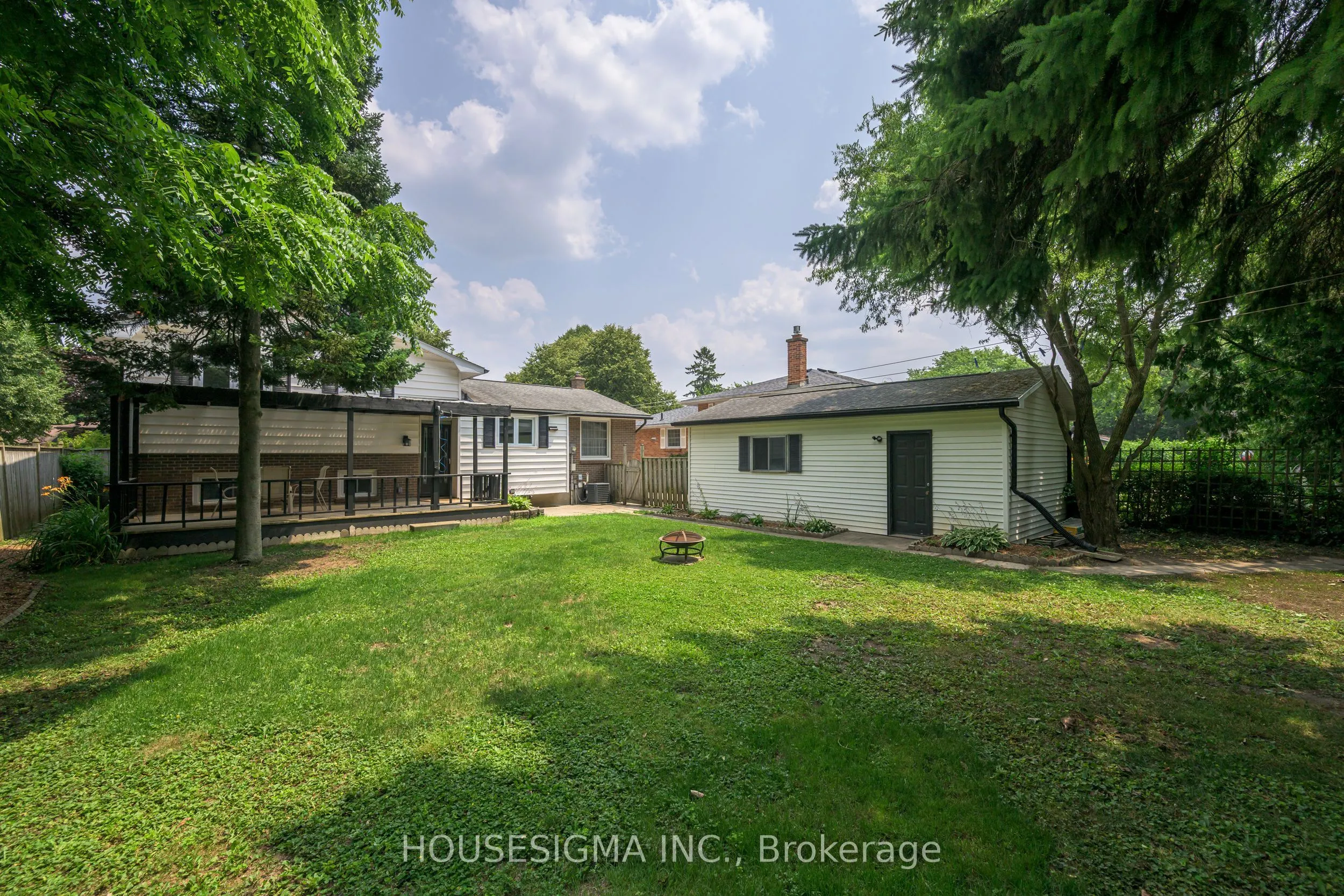 47 Scotchpine Crescent