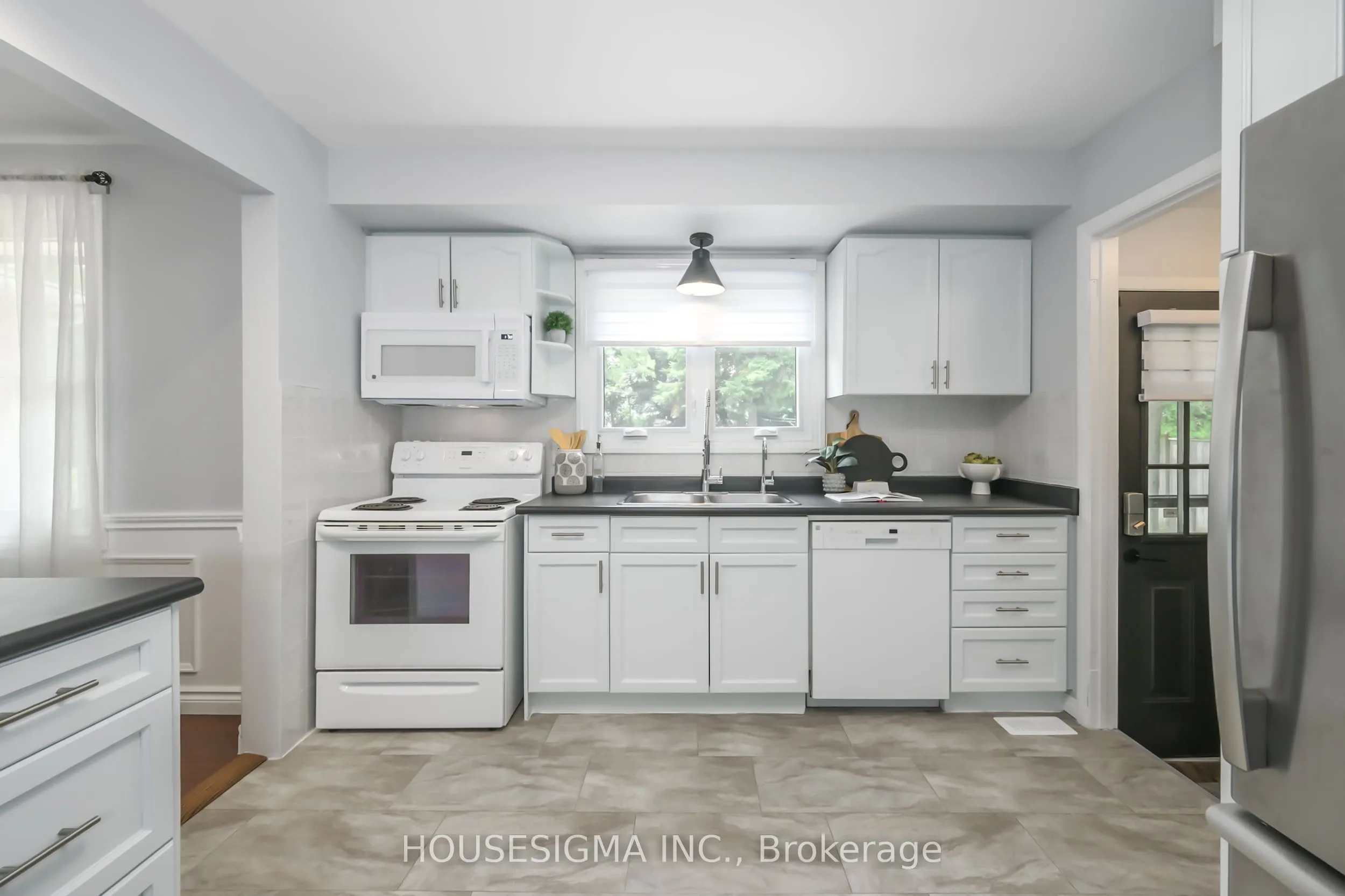 47 Scotchpine Crescent