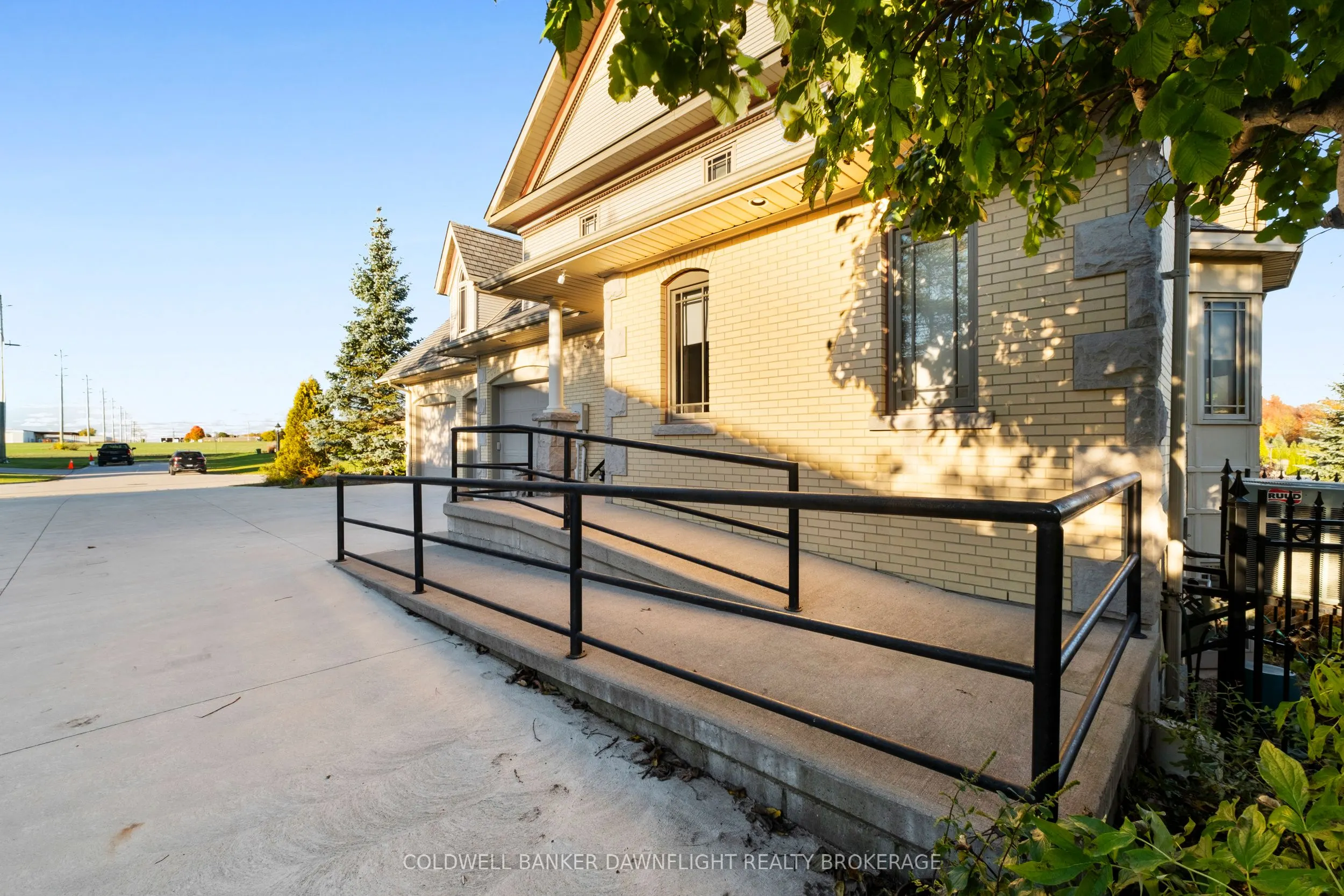 246 HAZELTON Lane