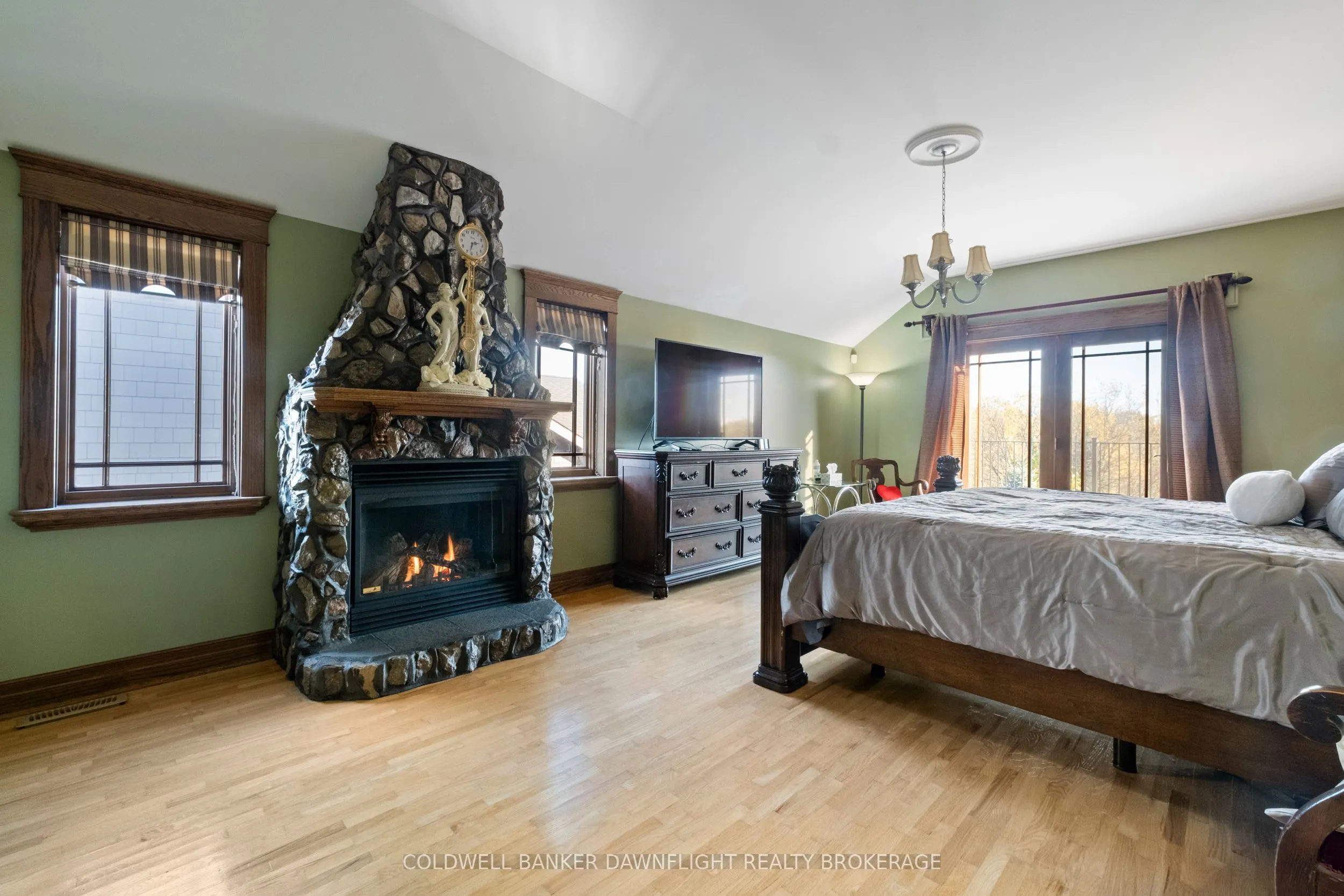 246 HAZELTON Lane