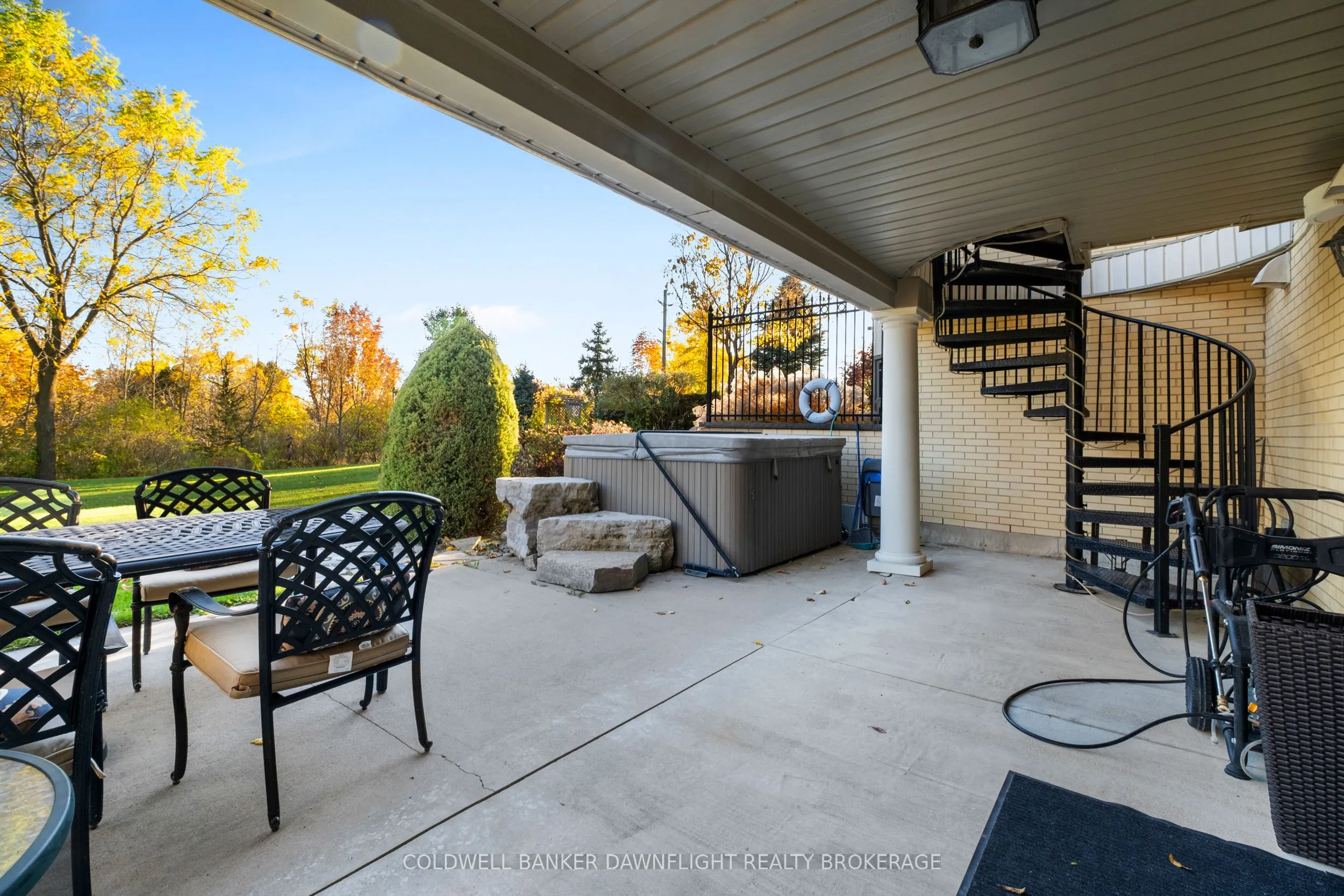 246 HAZELTON Lane