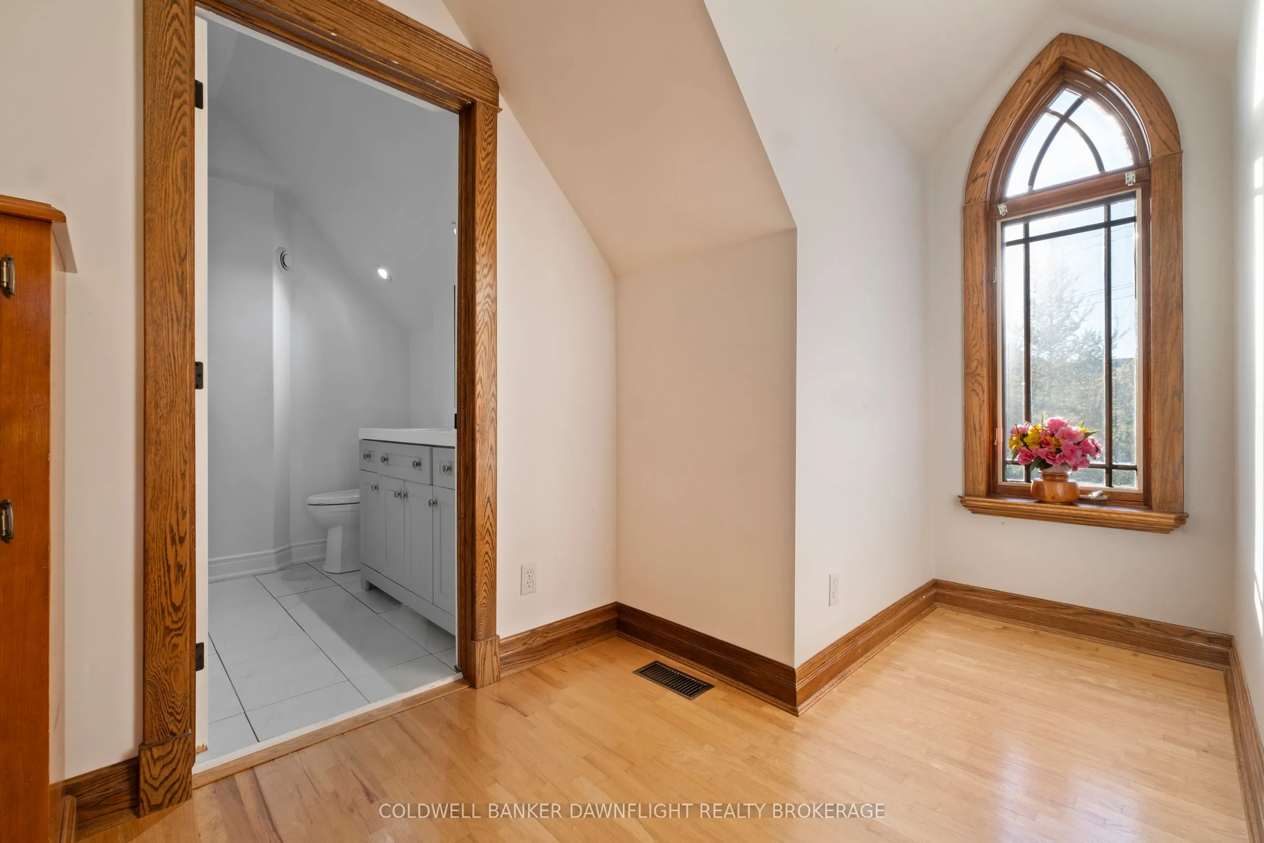 246 HAZELTON Lane