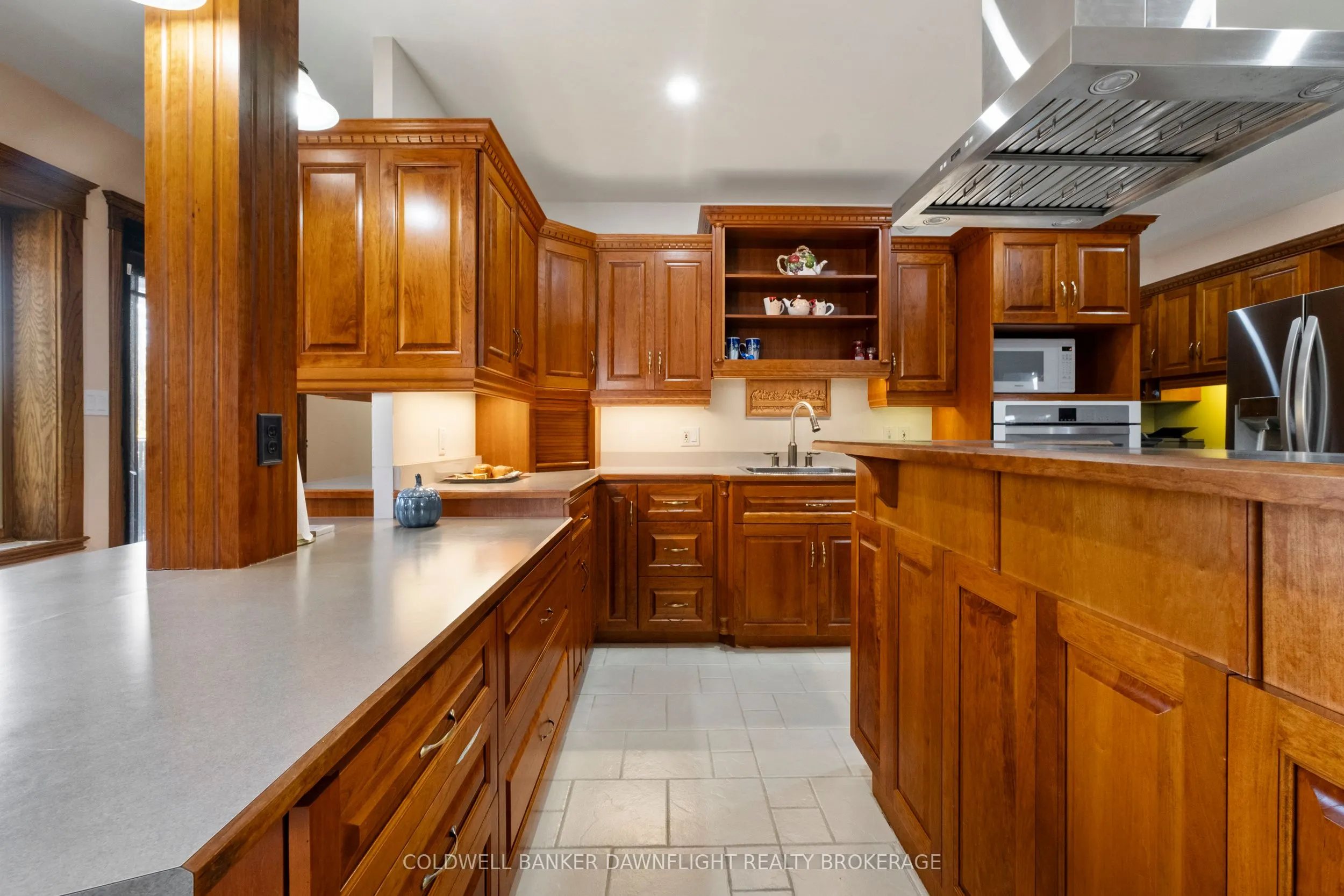 246 HAZELTON Lane