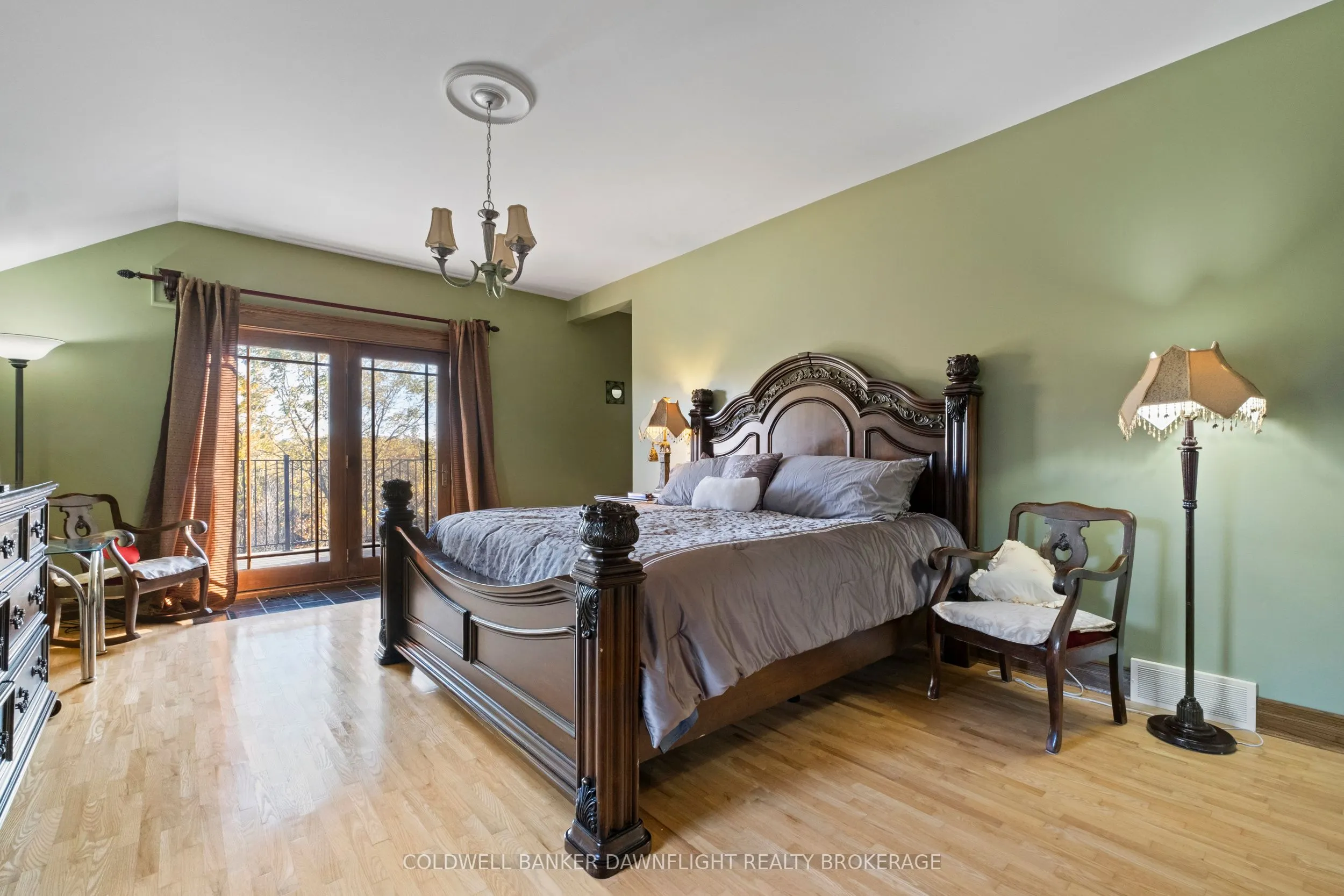 246 HAZELTON Lane