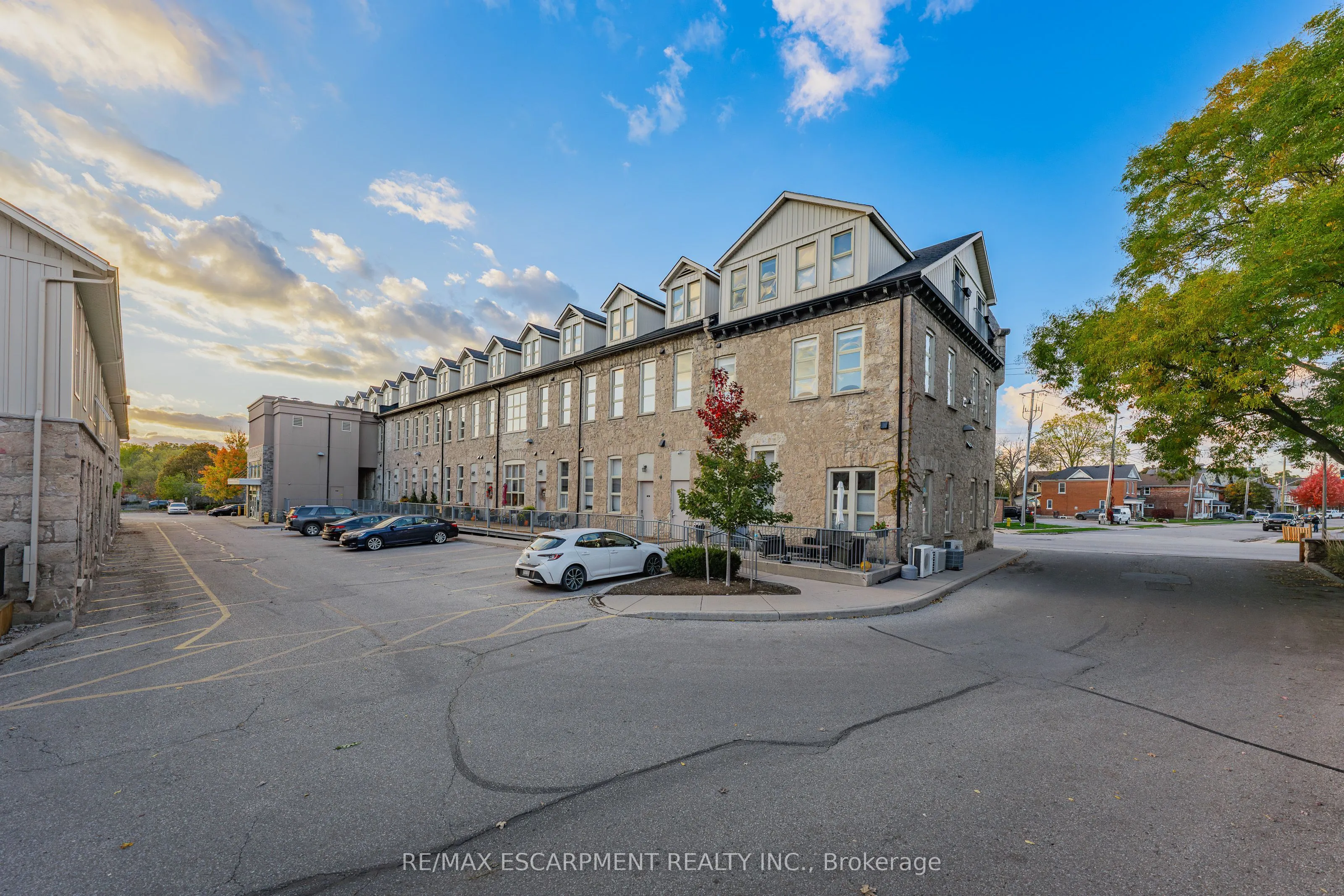 25 Concession Street, #201