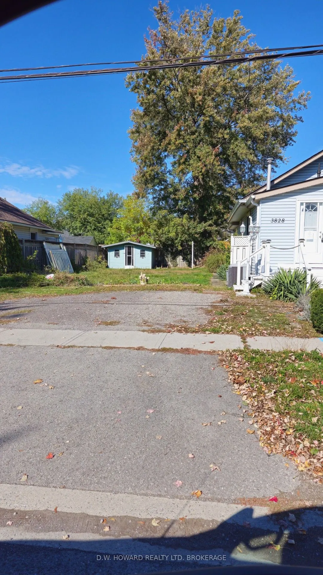 V/L ROXBOROUGH Avenue