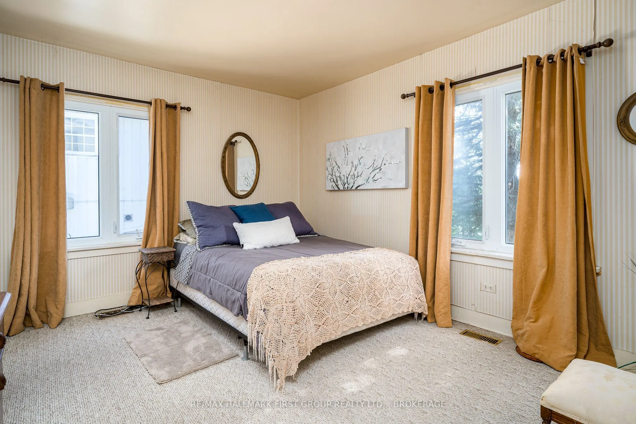 366 Dundas Street W