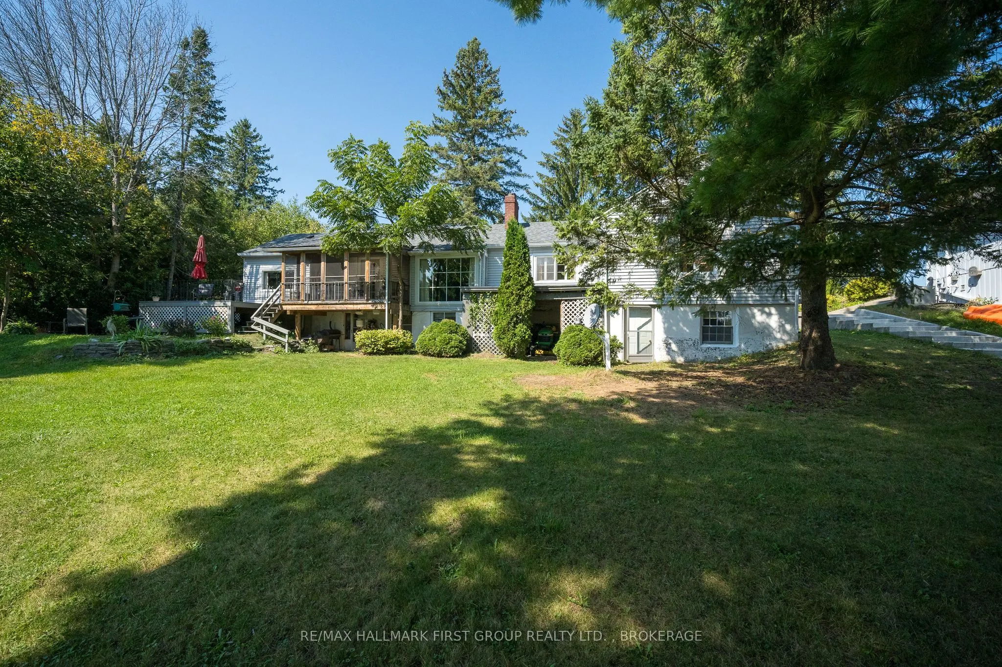 366 Dundas Street W