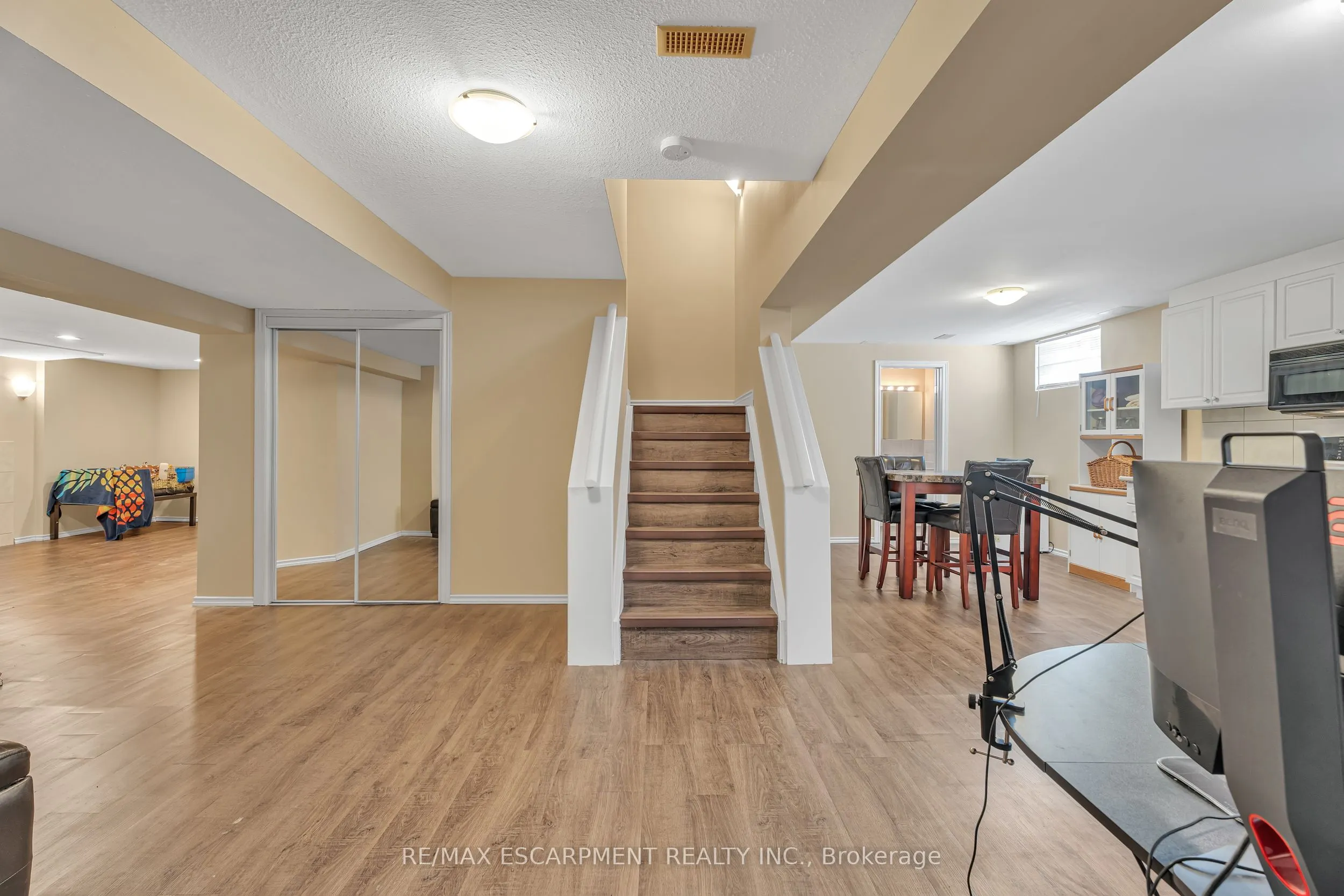 2 Vinehill Drive