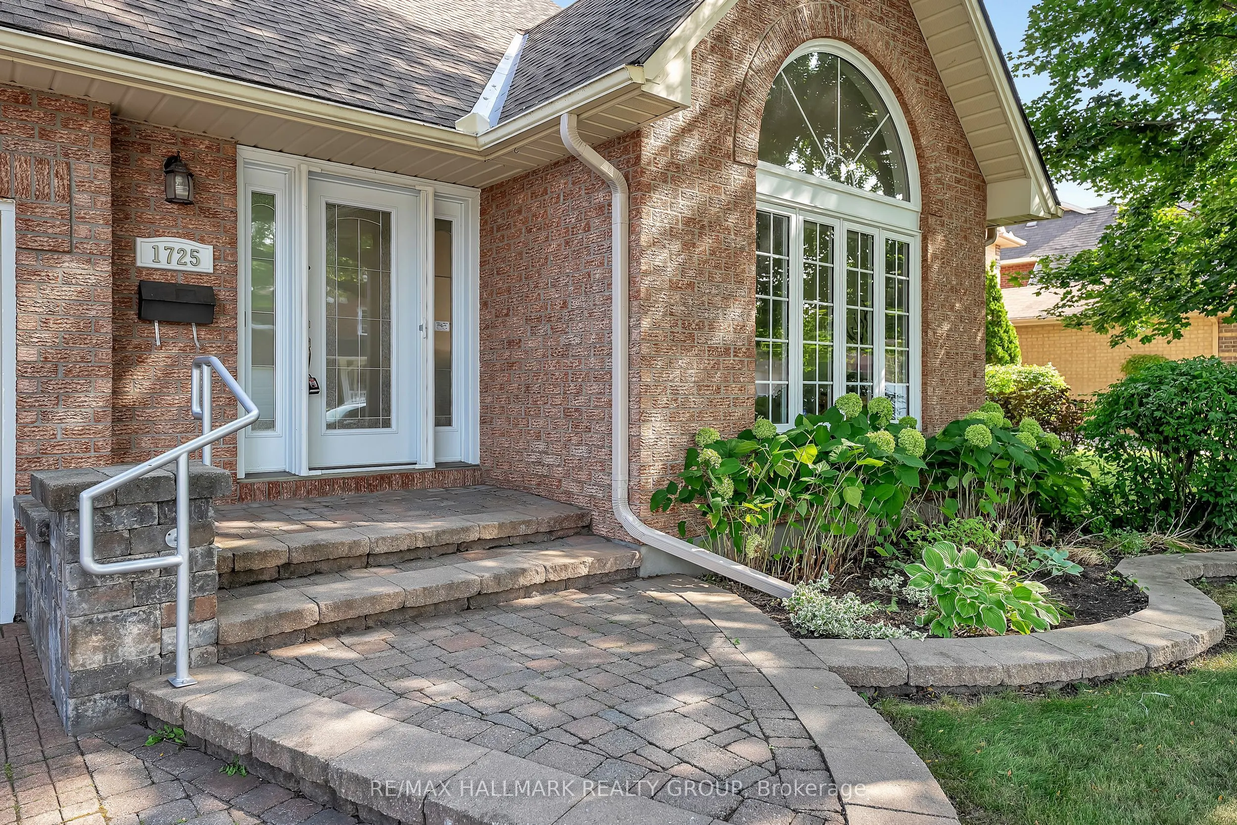 1725 Autumn Ridge Drive