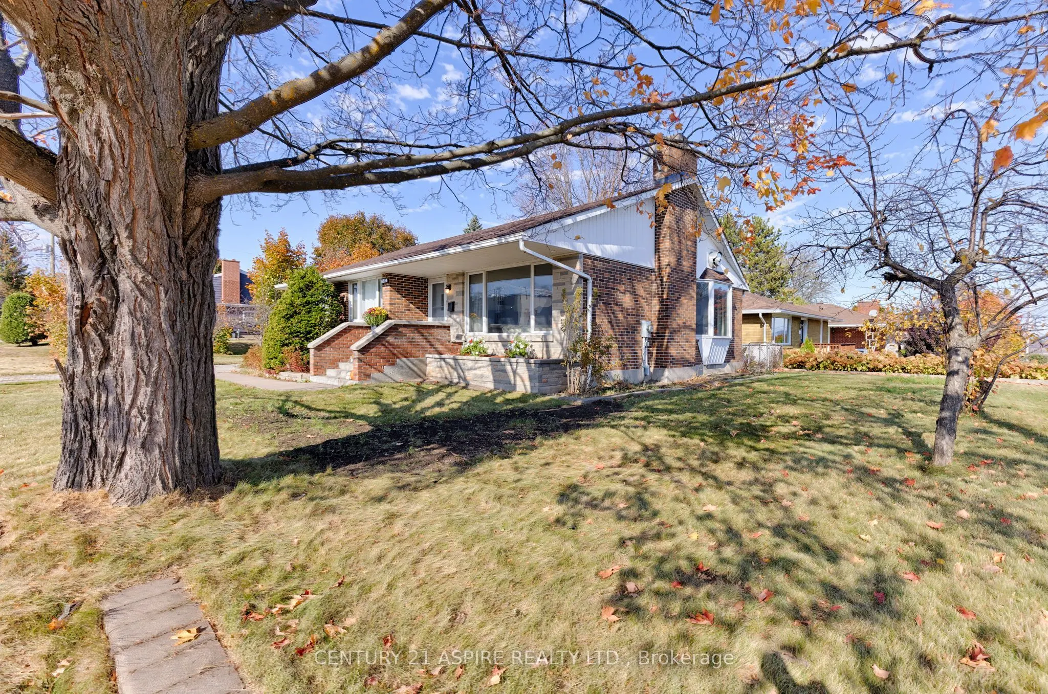 553 Champlain Street