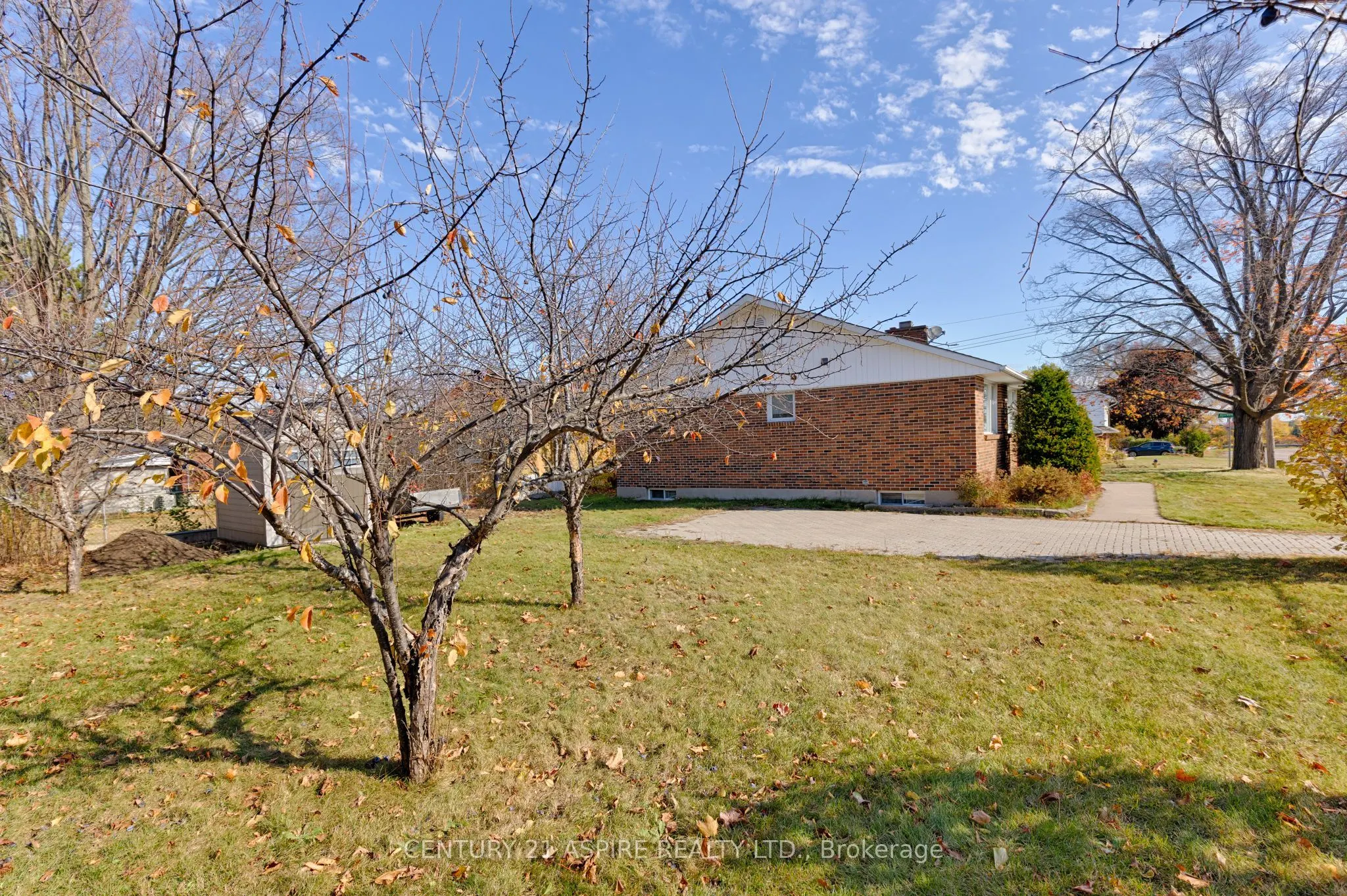 553 Champlain Street
