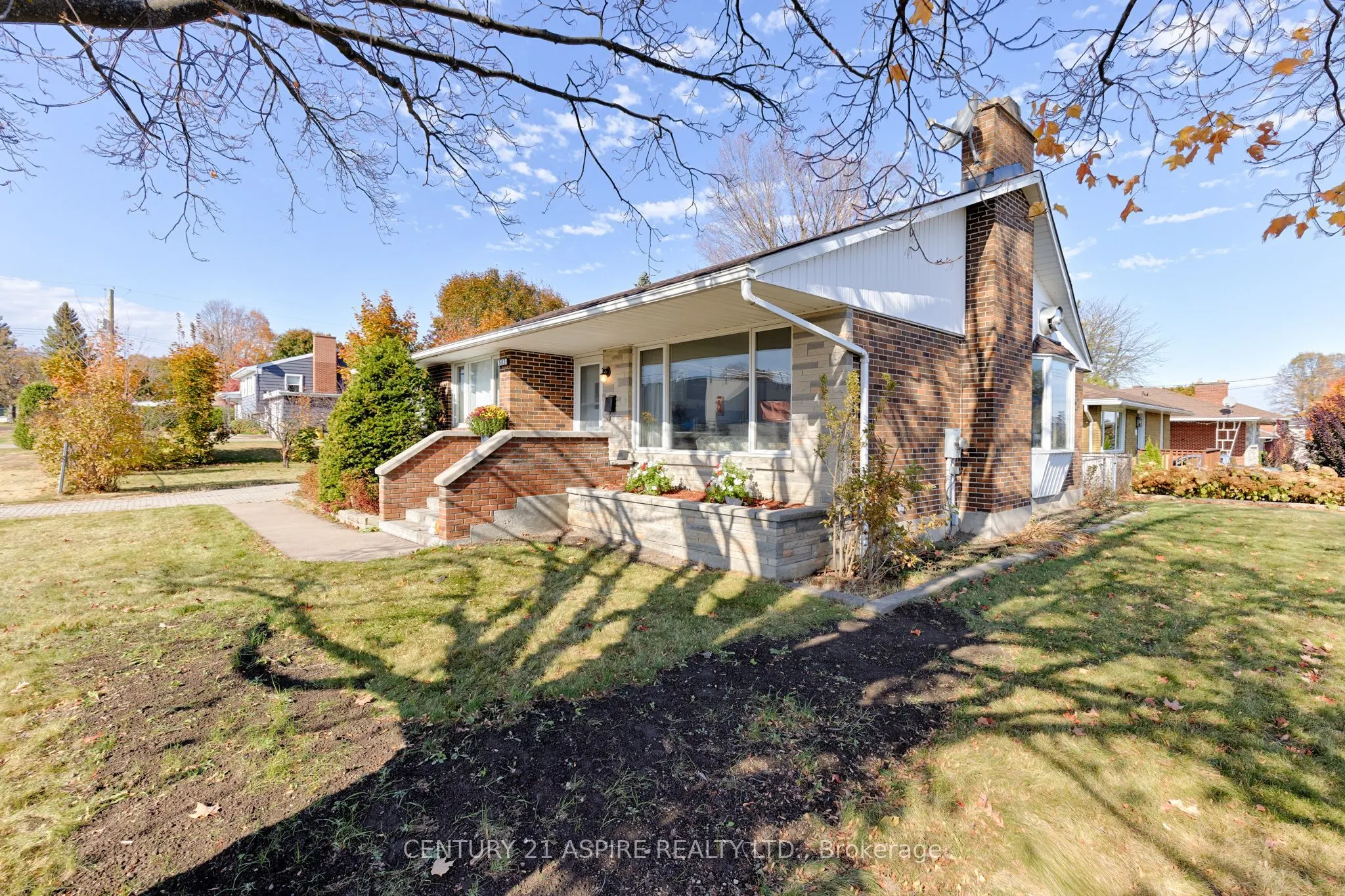 553 Champlain Street