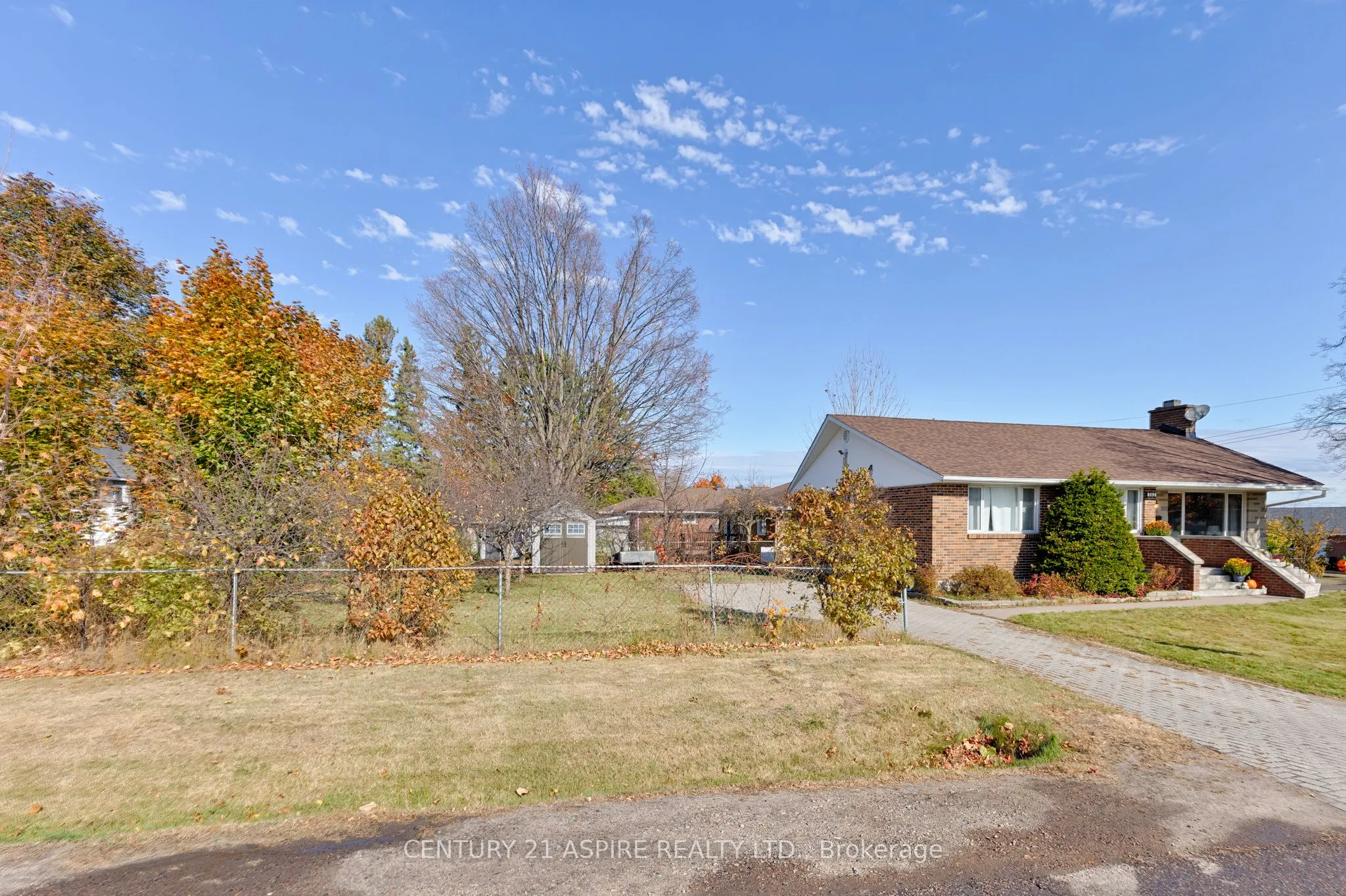 553 Champlain Street