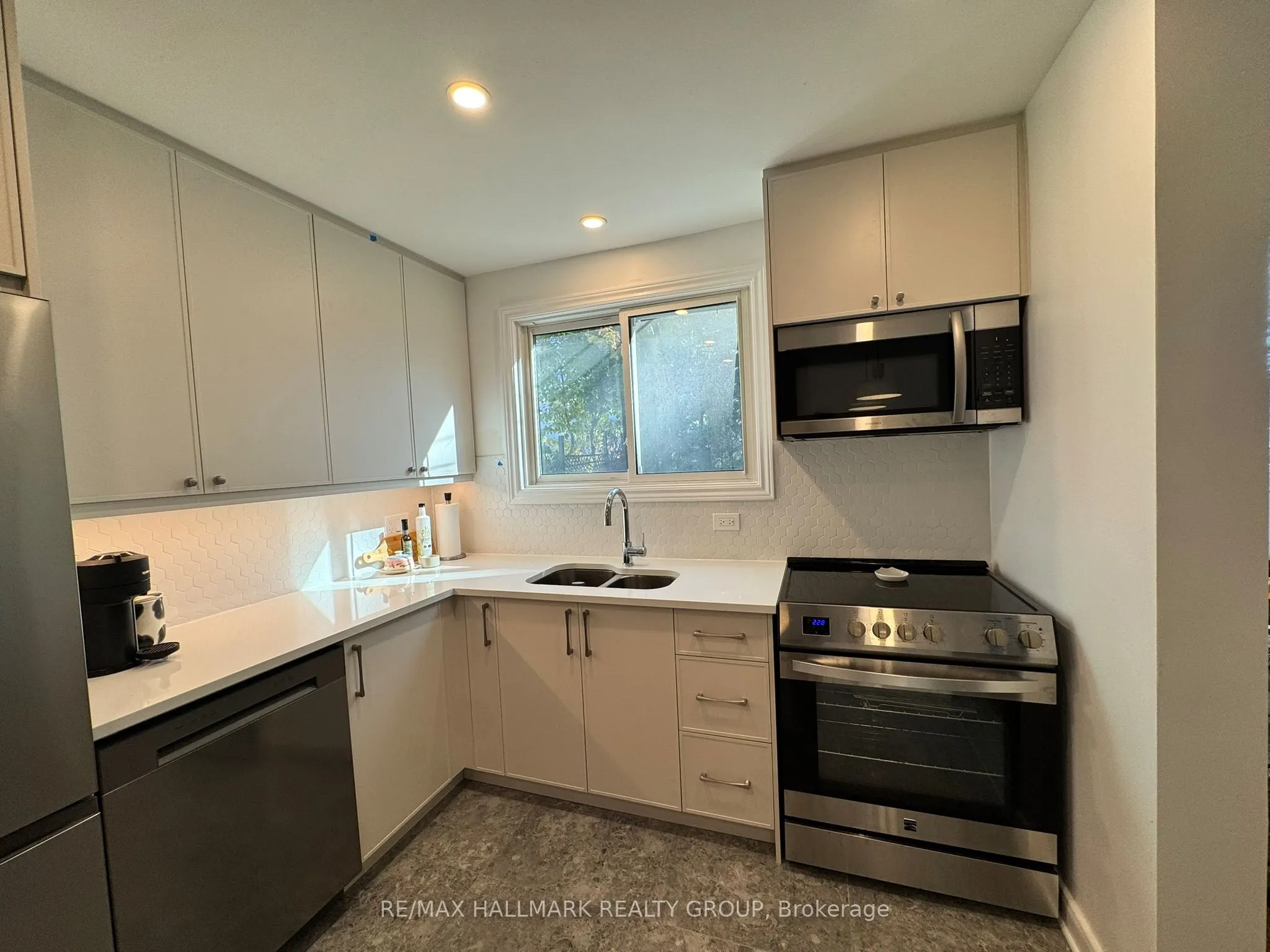 1952 Bromley Road