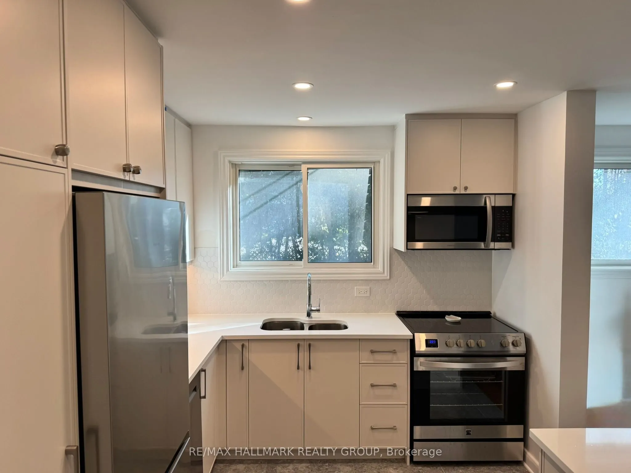 1952 Bromley Road