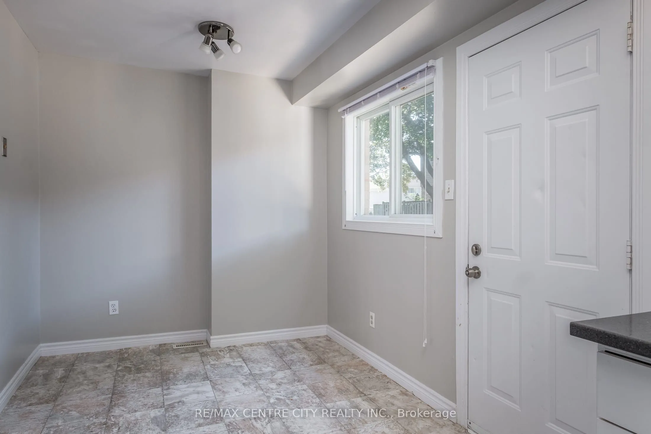 320 Westminster Avenue, #124