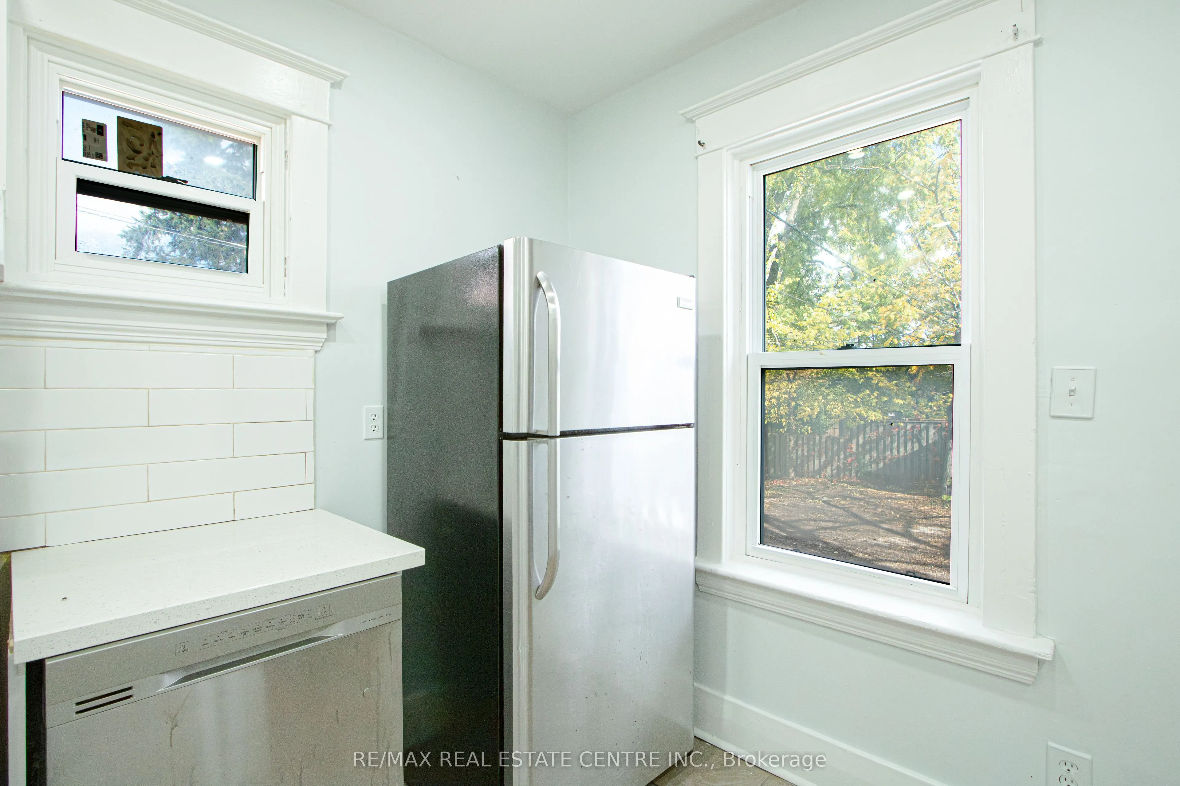 386 Wharncliffe Road S