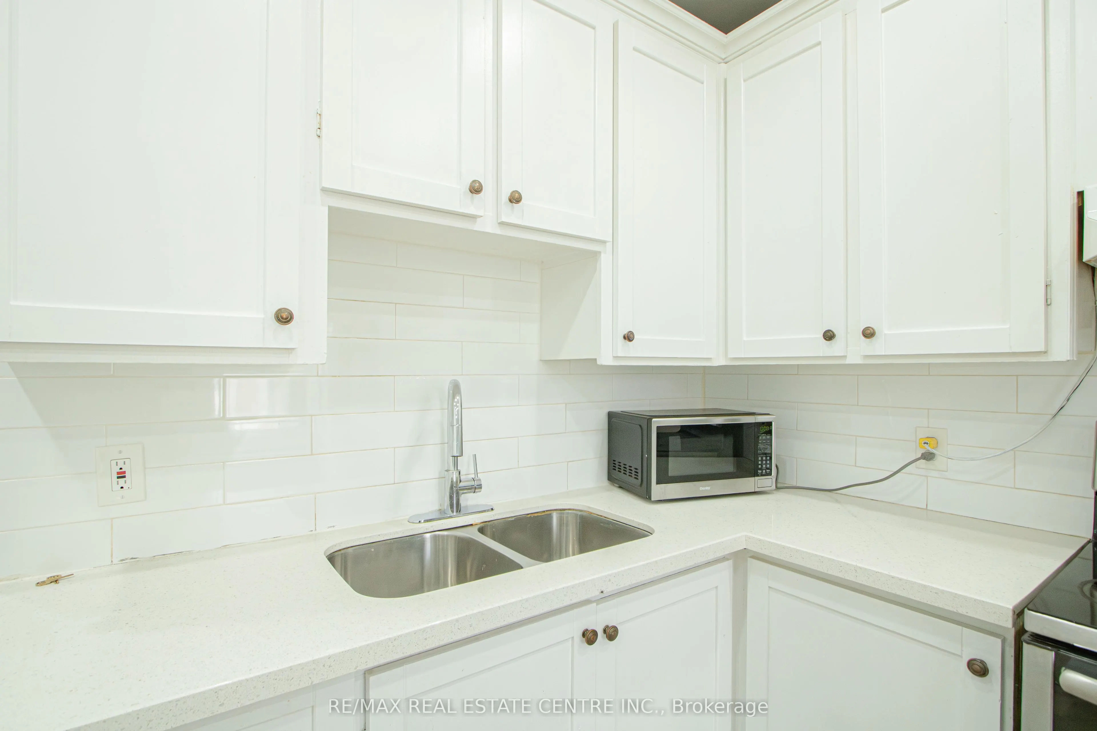 386 Wharncliffe Road S