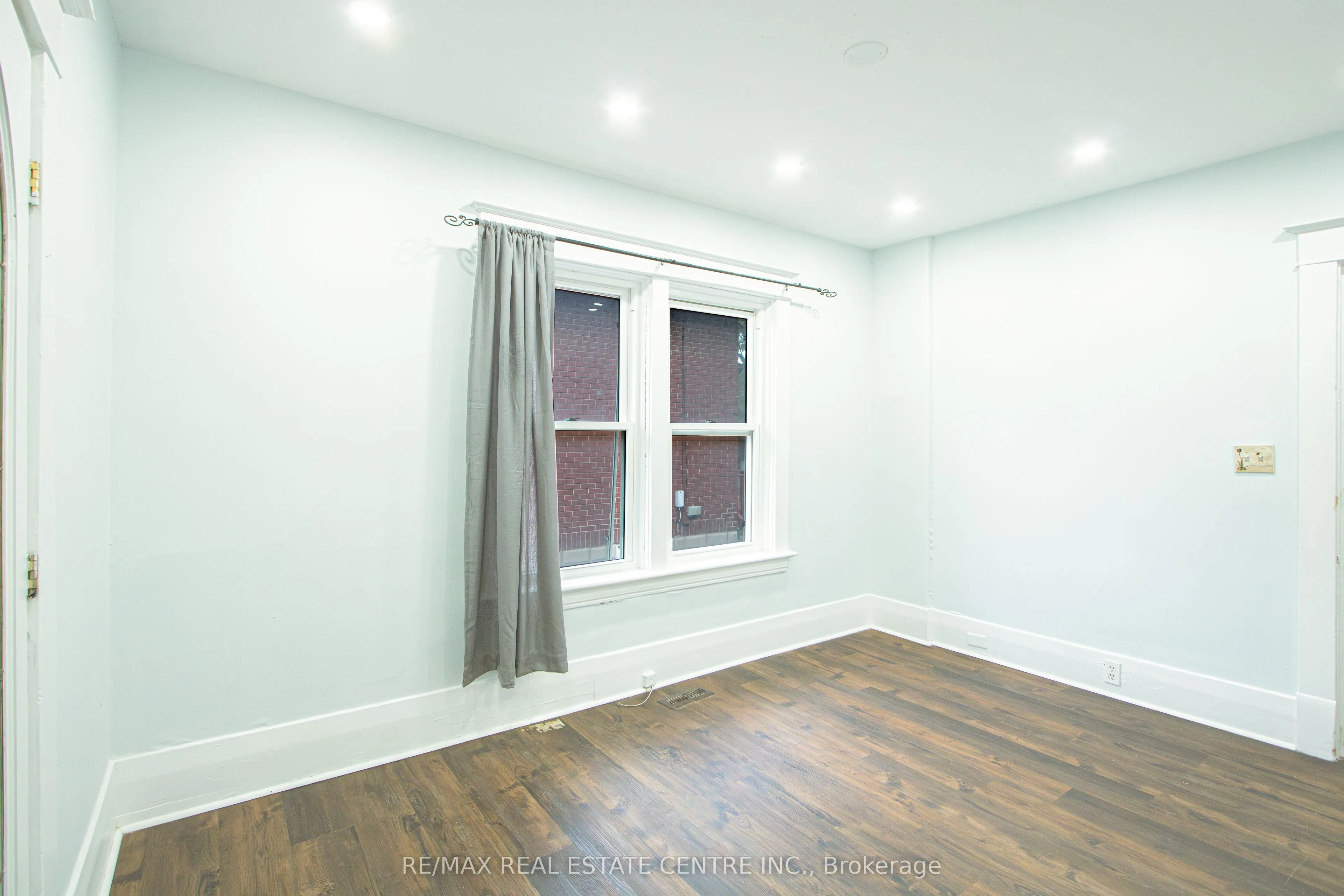 386 Wharncliffe Road S