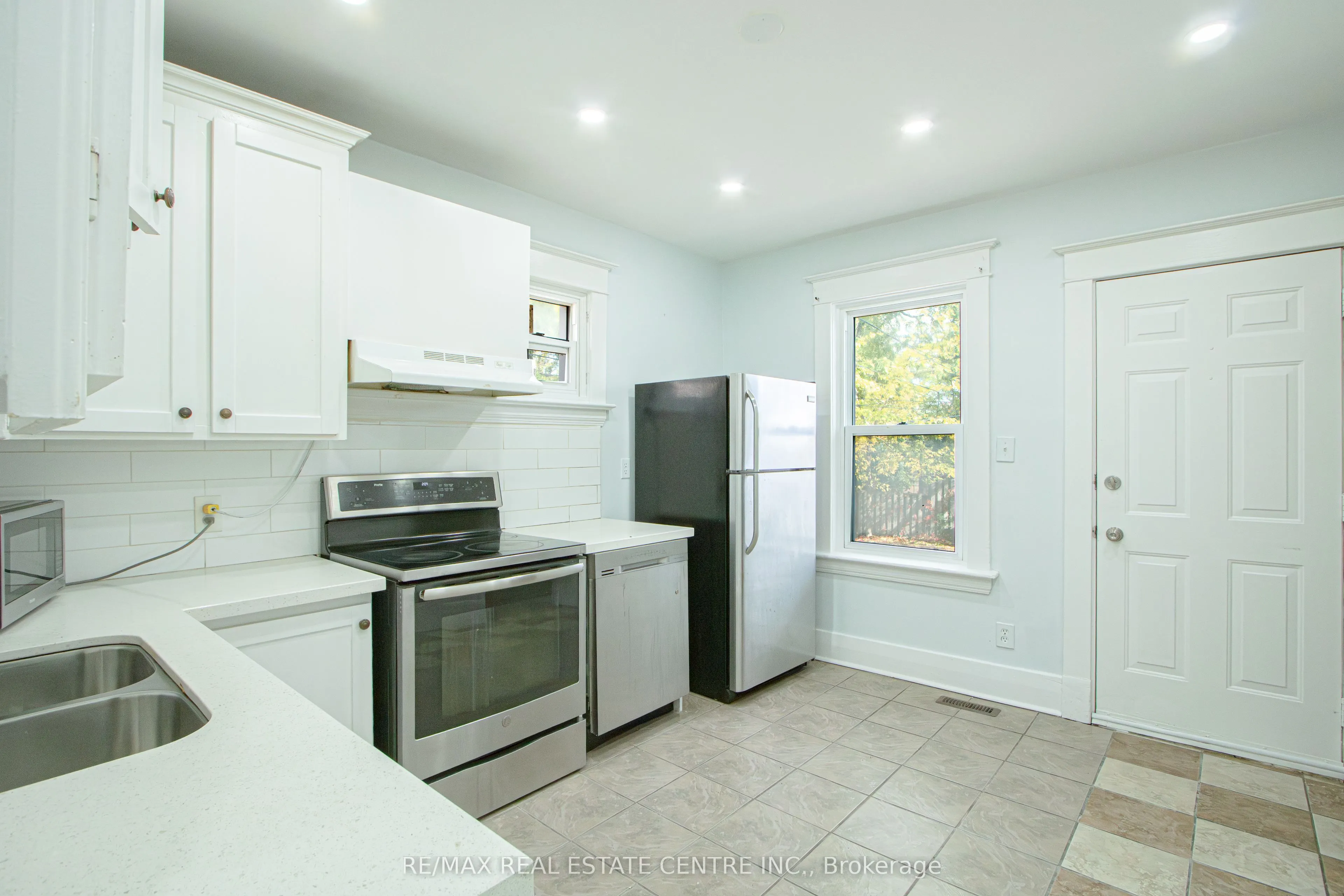 386 Wharncliffe Road S