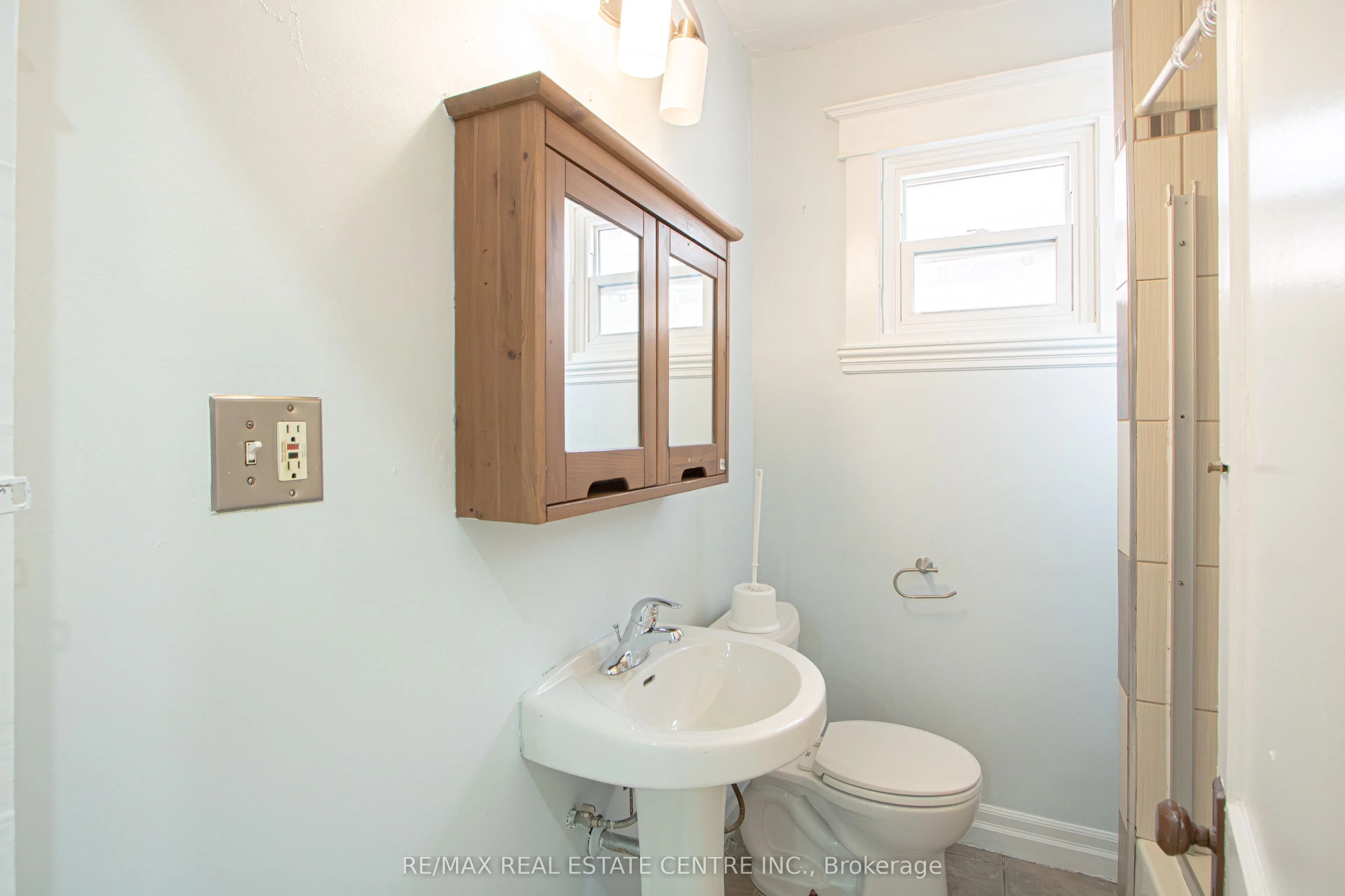 386 Wharncliffe Road S