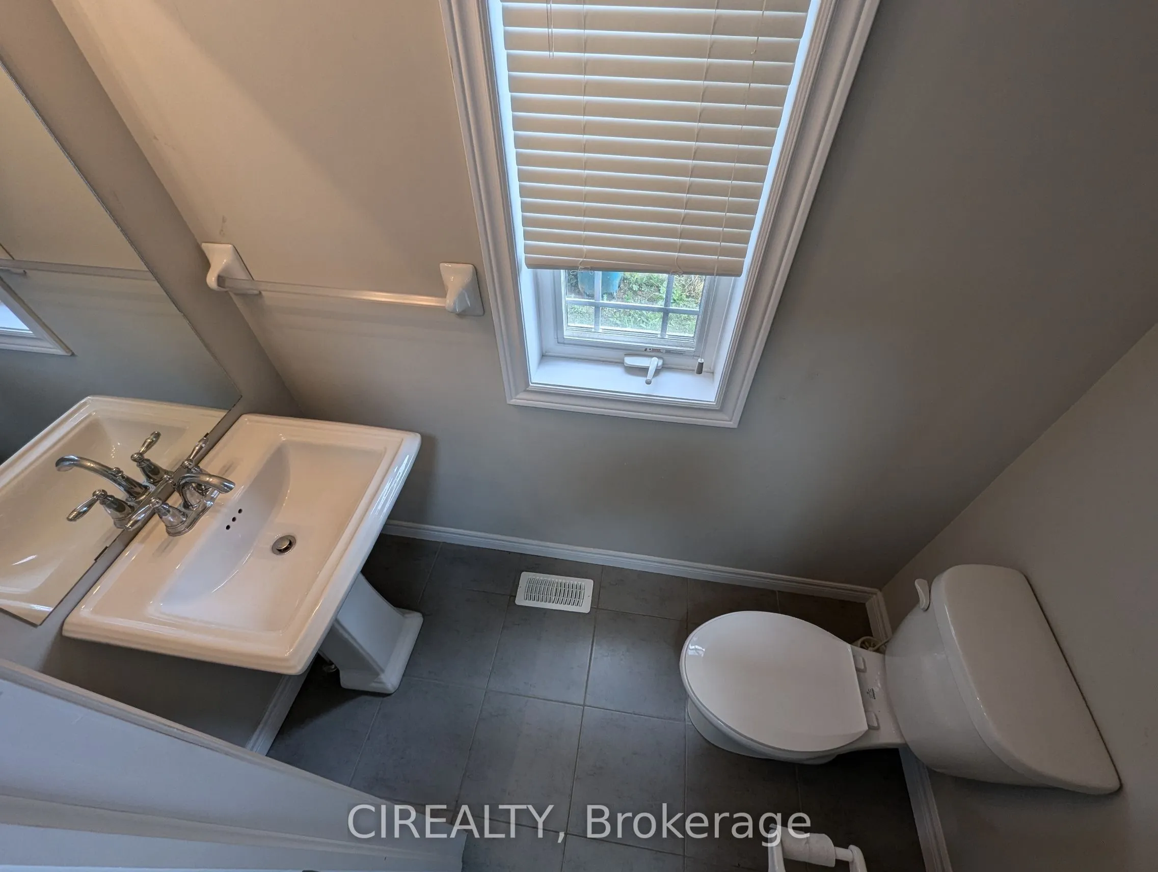 34 Kingsborough Drive