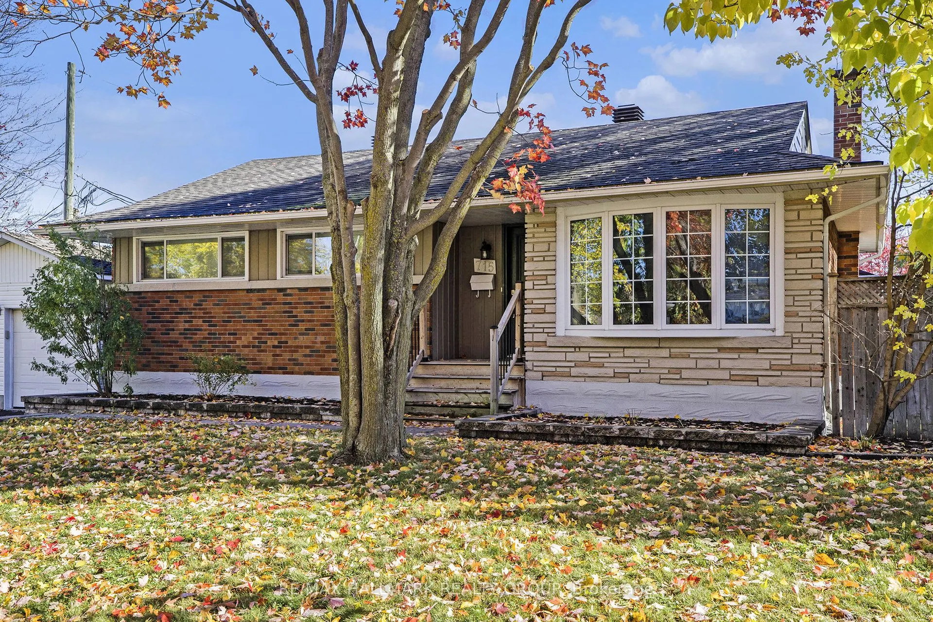 715 Holt Crescent