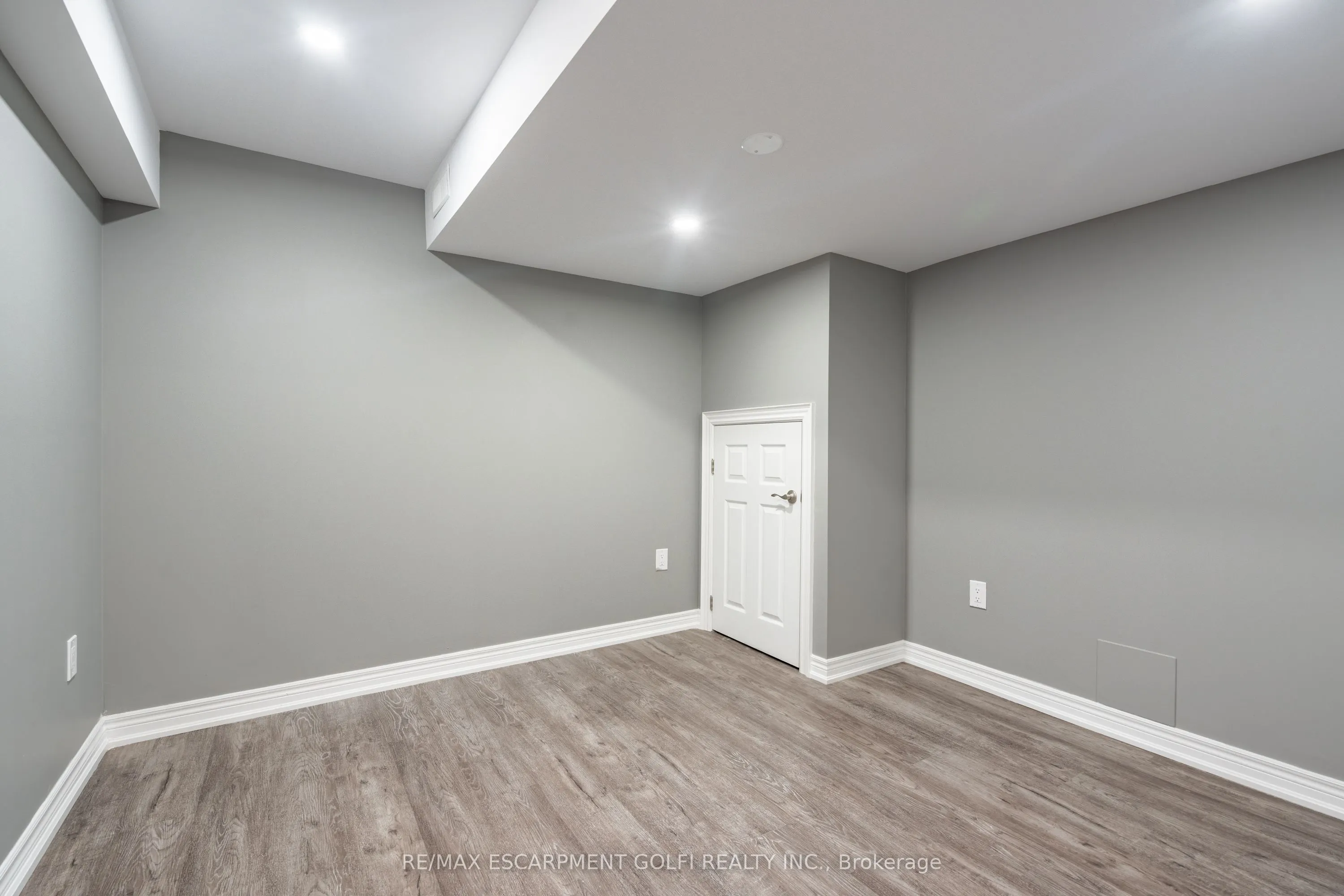 8561 DOGWOOD Crescent
