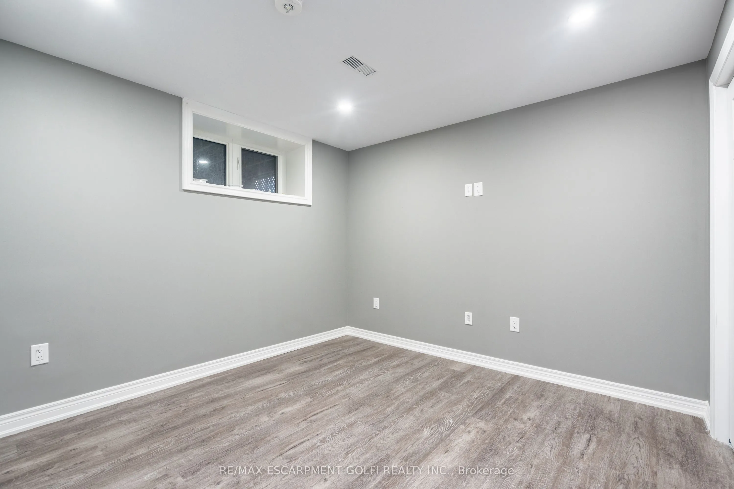 8561 DOGWOOD Crescent