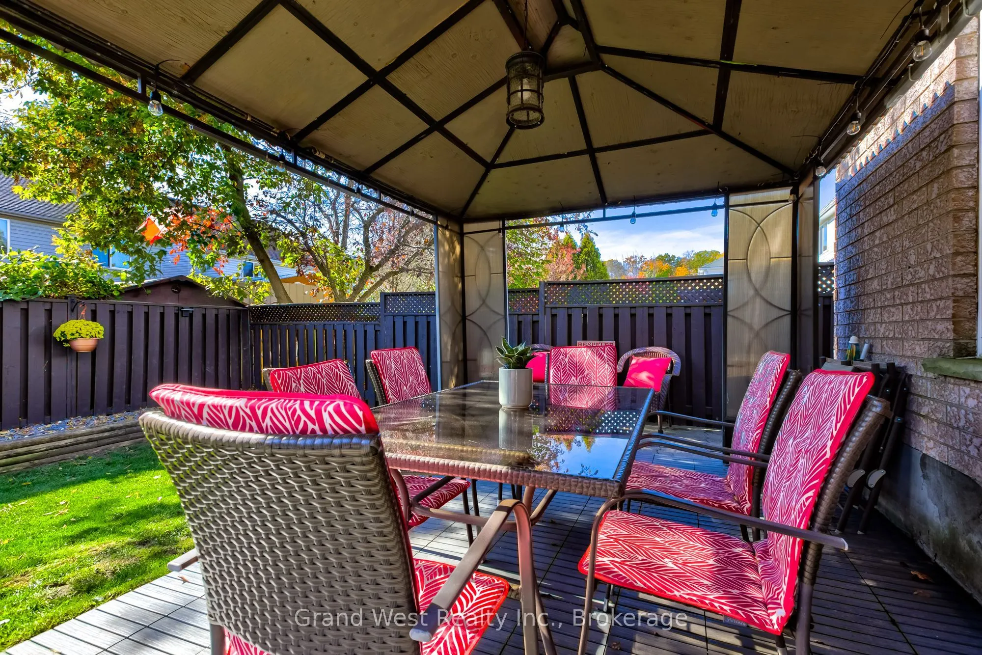 39 KARALEE Crescent
