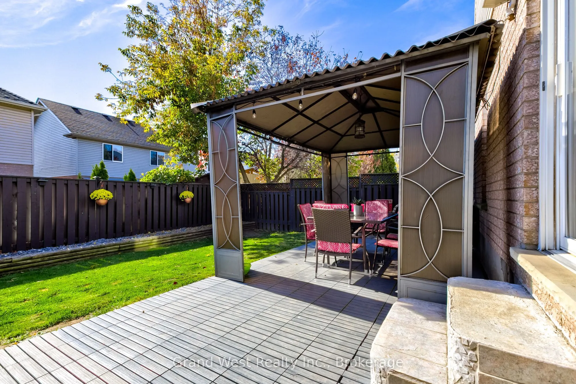 39 KARALEE Crescent
