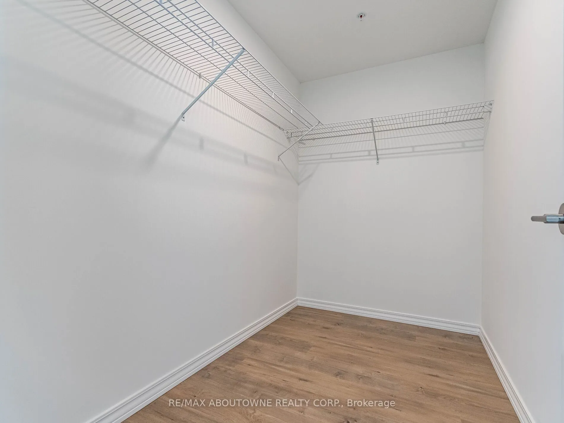 1098 Paisley Road, #401