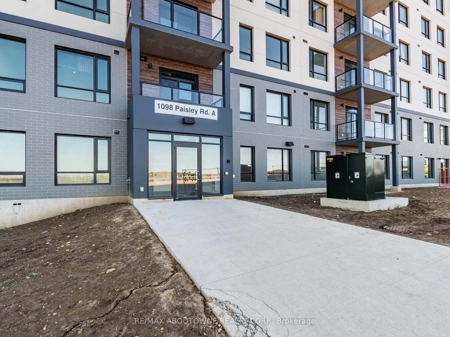 1098 Paisley Road, #401