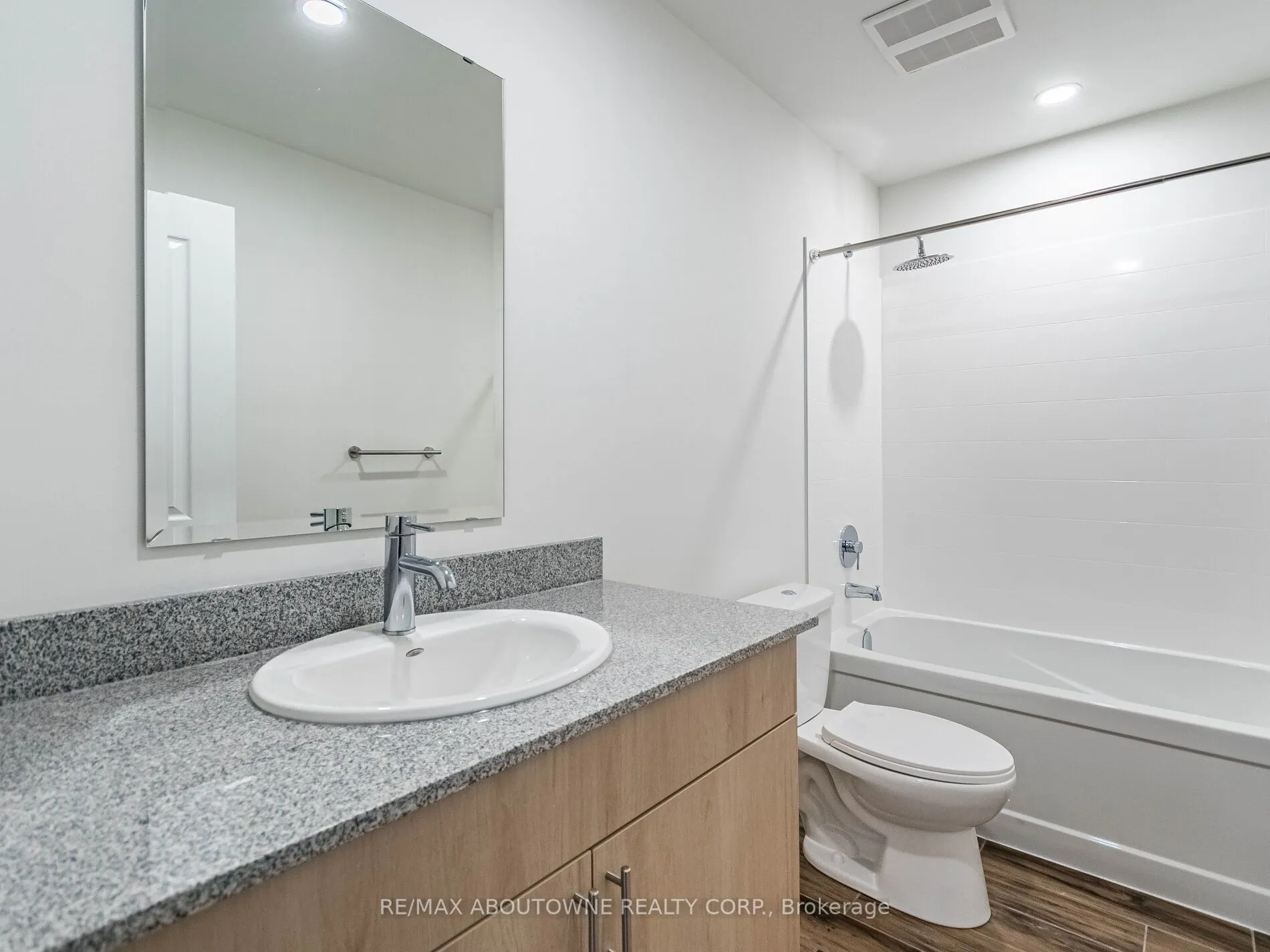 1098 Paisley Road, #401