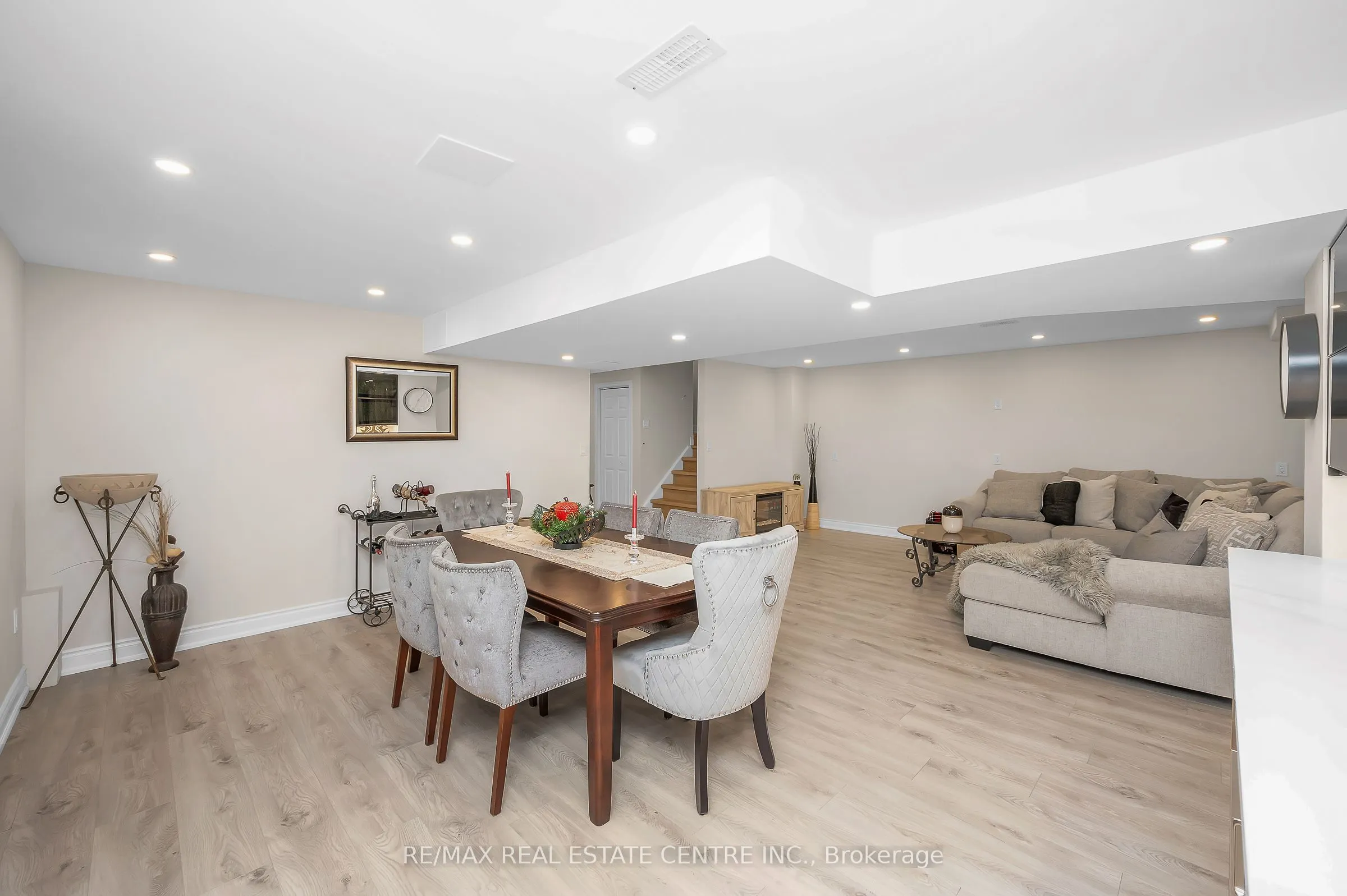 733 Stone Church Road E