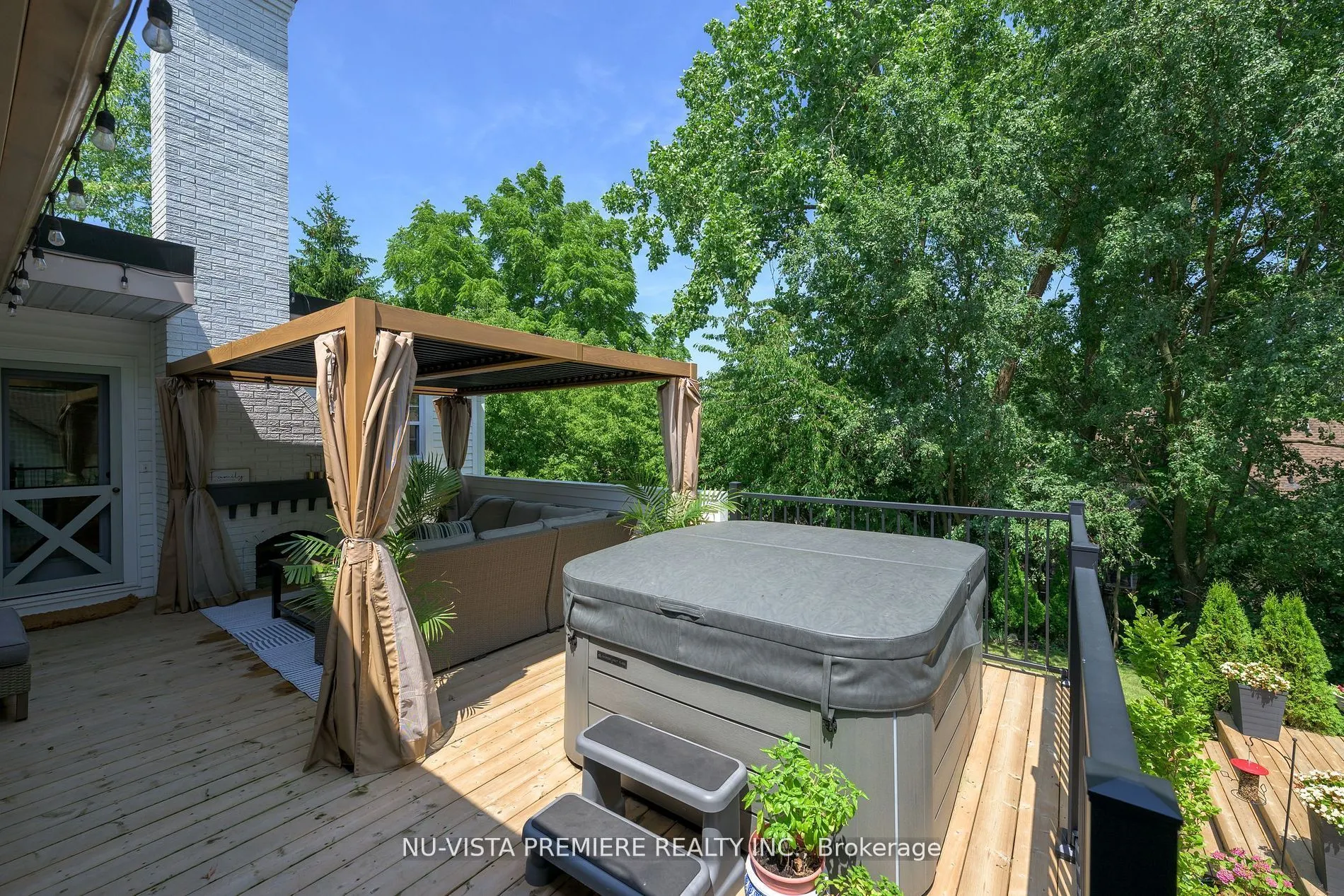 146 Commissioners Road E