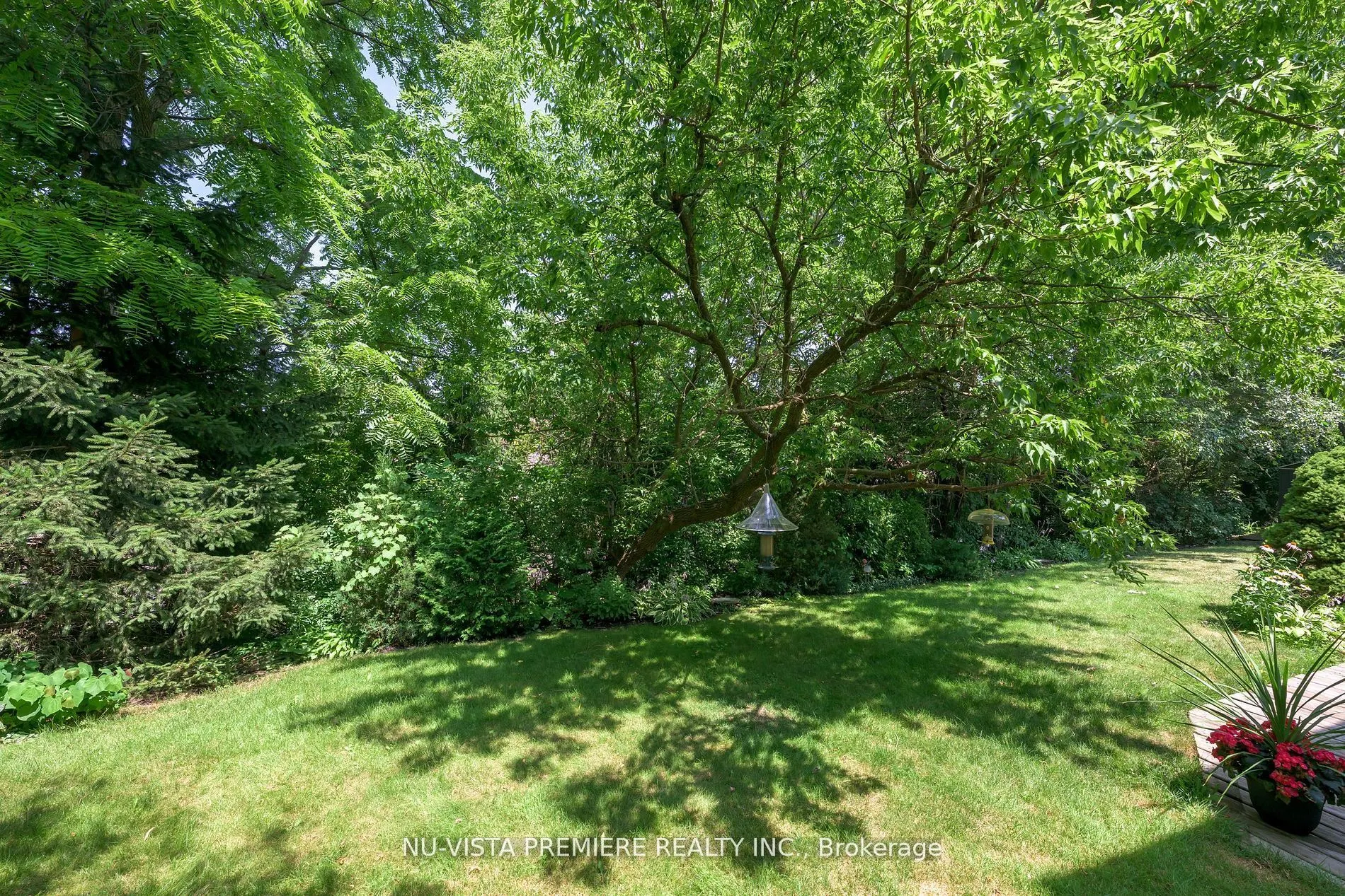 146 Commissioners Road E