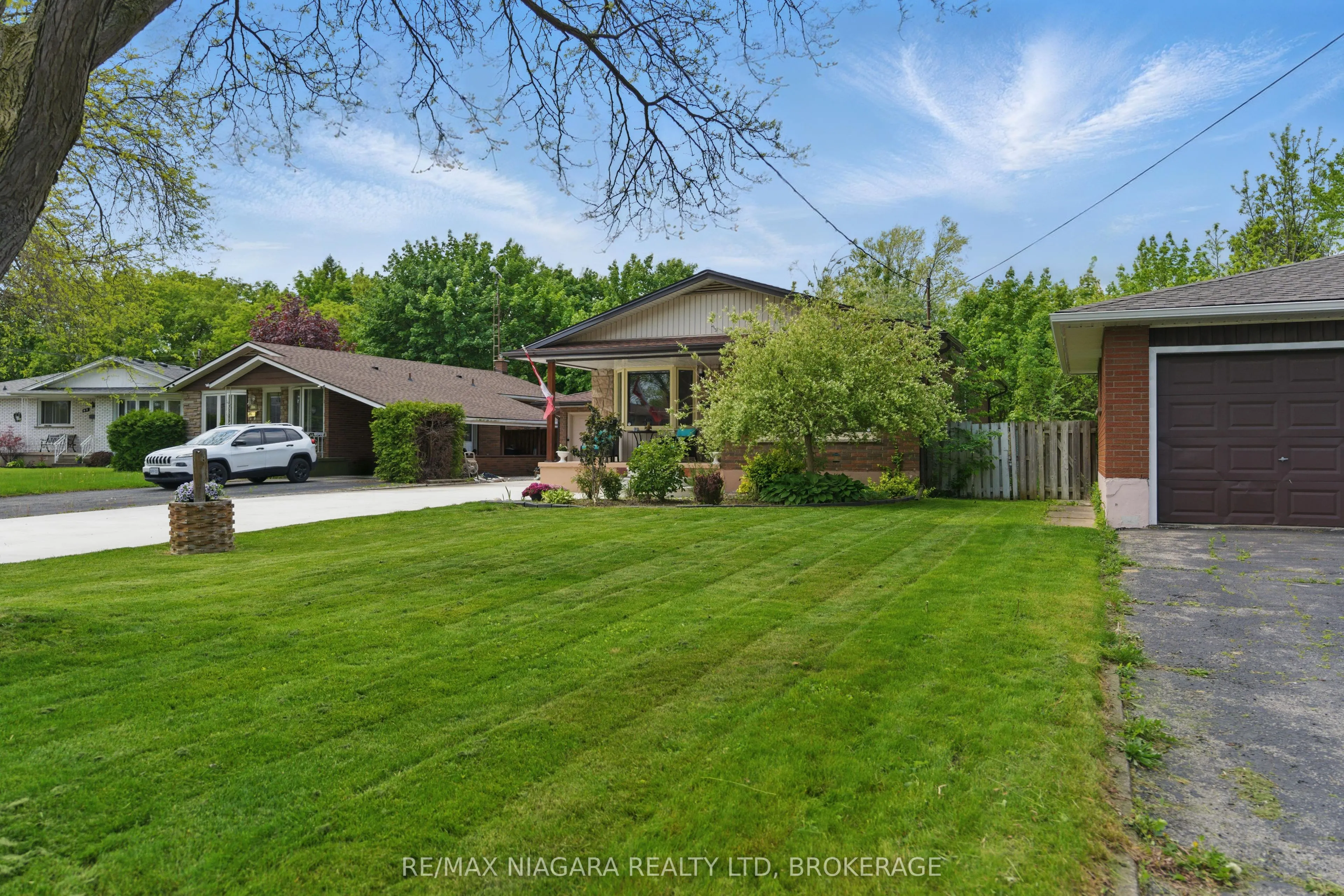 84 REGENT Drive